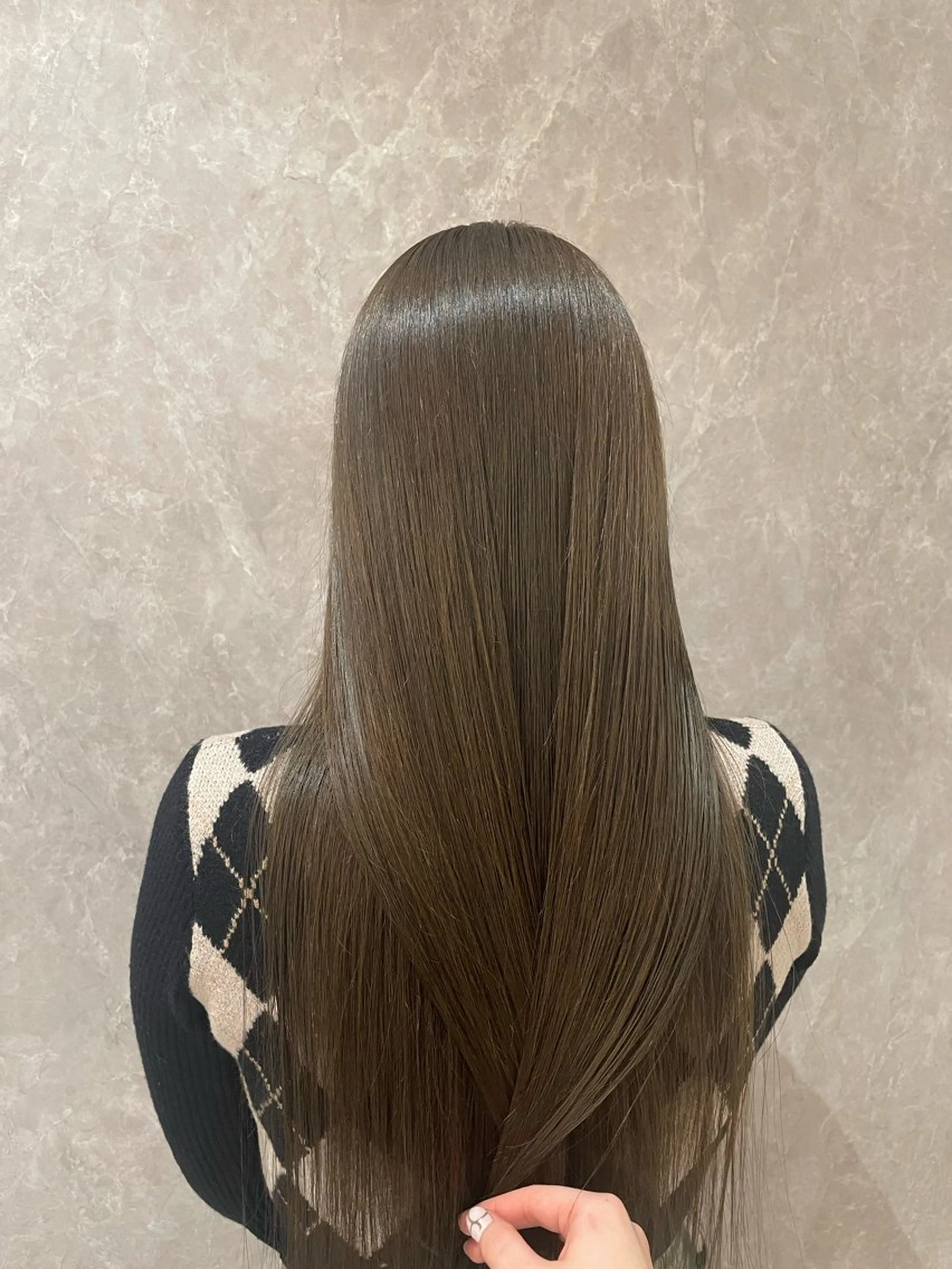 ロング カラー ウォーレントリコミ  ニューヨーク所属・西梅田直結🌹 若林梨音のヘアスタイル