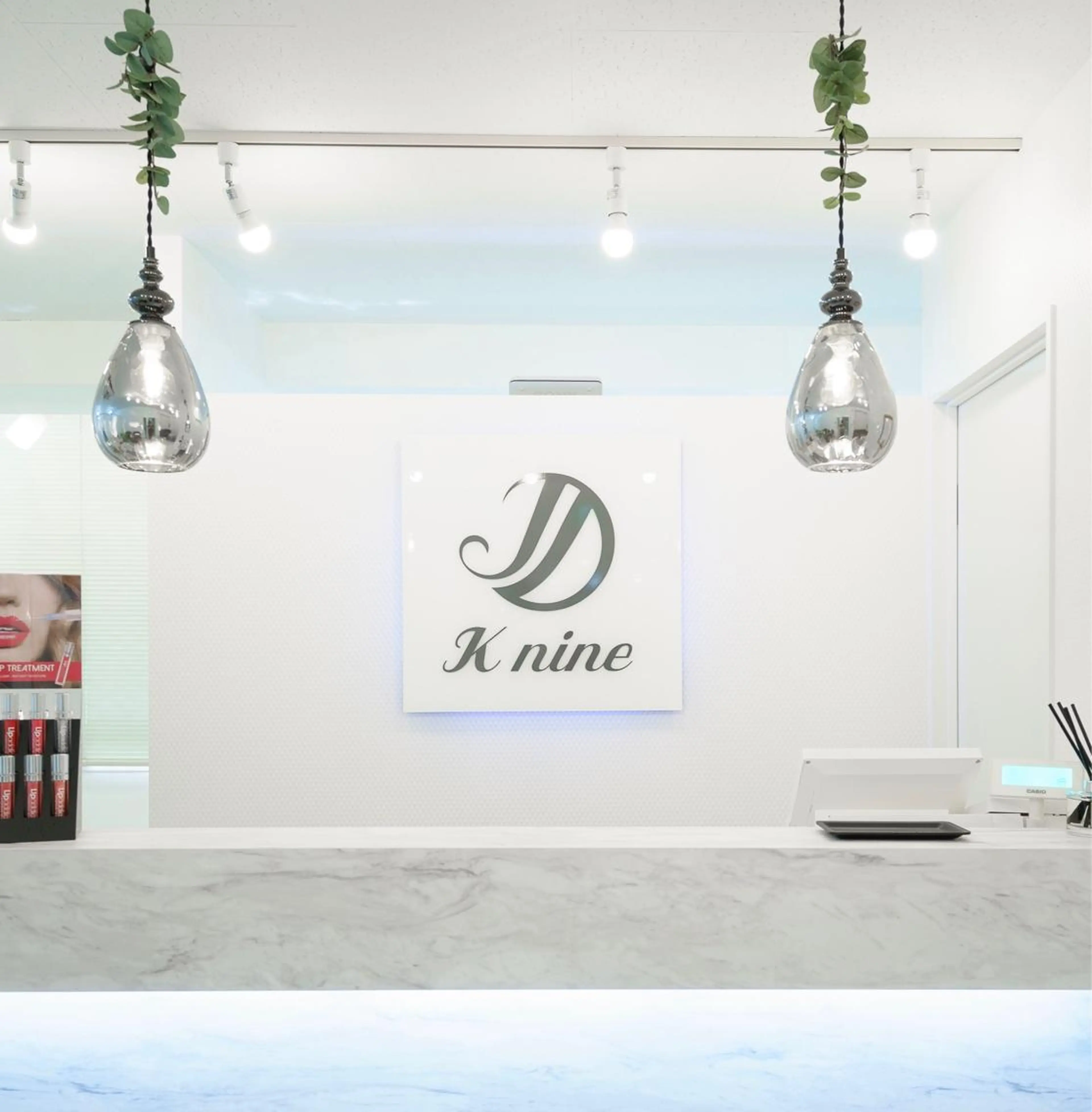 ロング カラー パーマ ヘアアレンジ メンズ キッズ ネイル マツエク・マツパ ホワイト Knine所属・Knine 心斎橋店のエステ・リラクイメージ