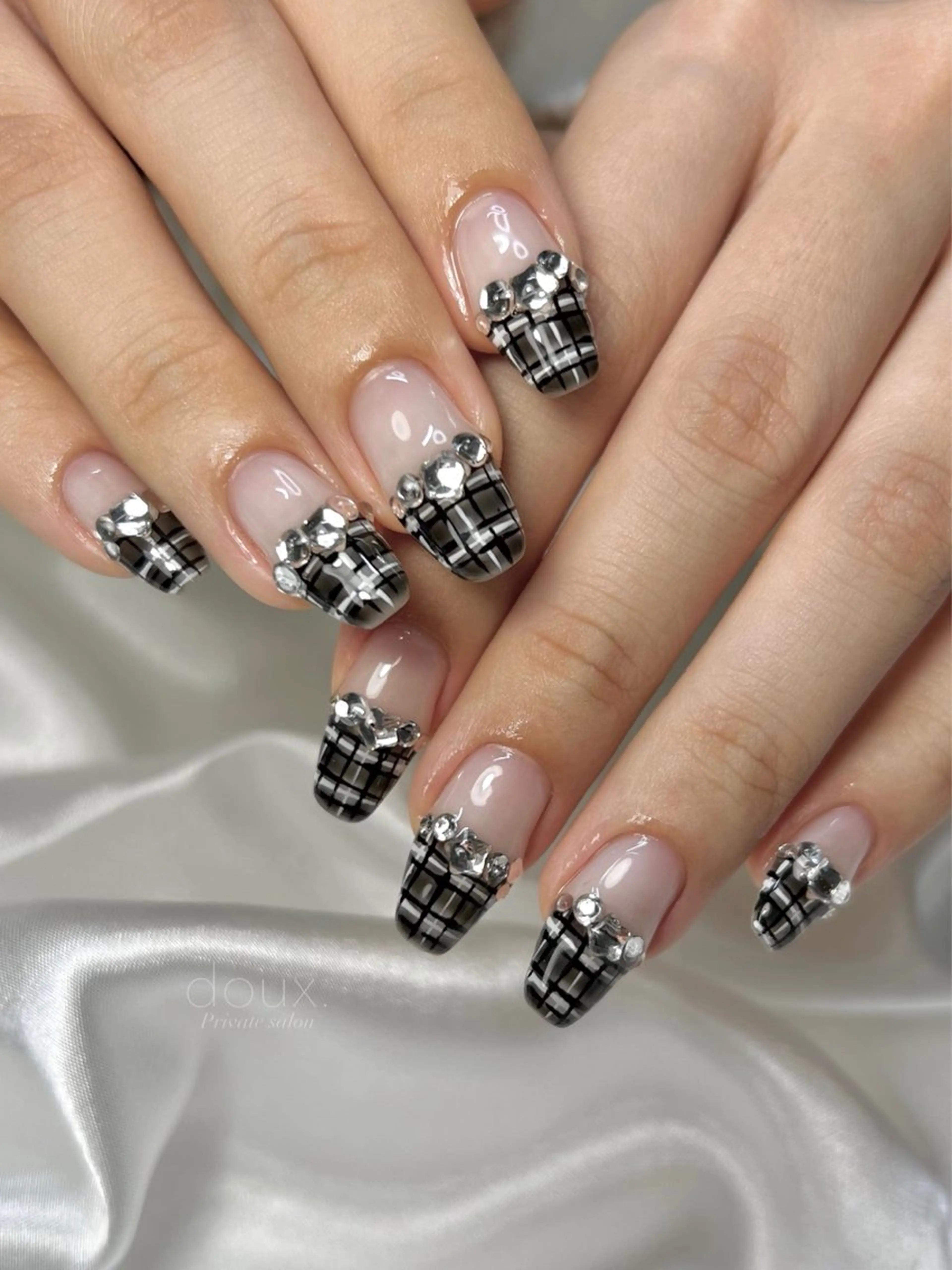 ネイル フラッシュネイル フレンチネイル 韓国ネイル マグネットネイル ミラーネイル ハンドネイル doux. nailのネイルデザイン