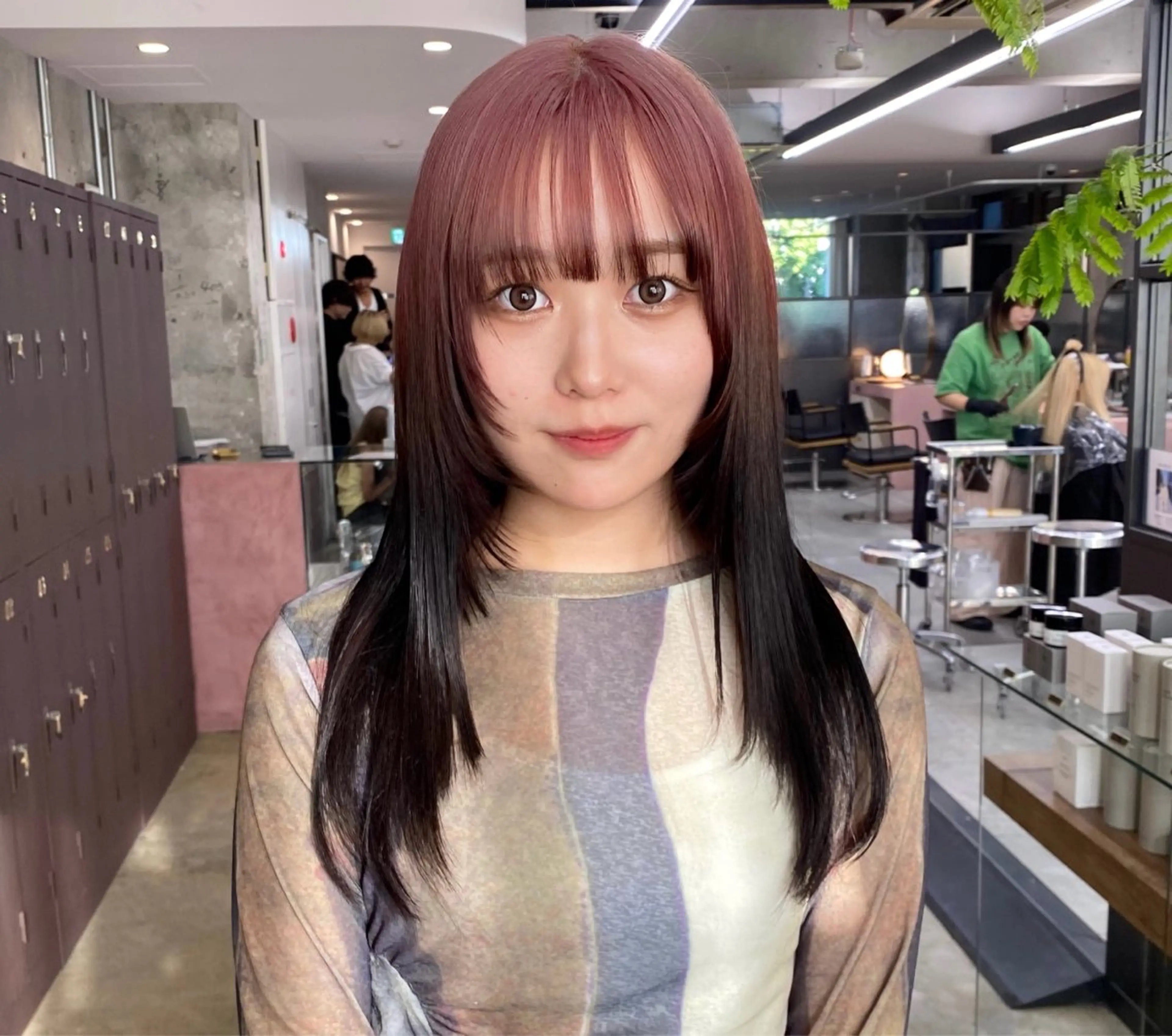 セミロング ヘアカラー Cocona 🦤 /ブリーチ/艶カラーのヘアスタイル