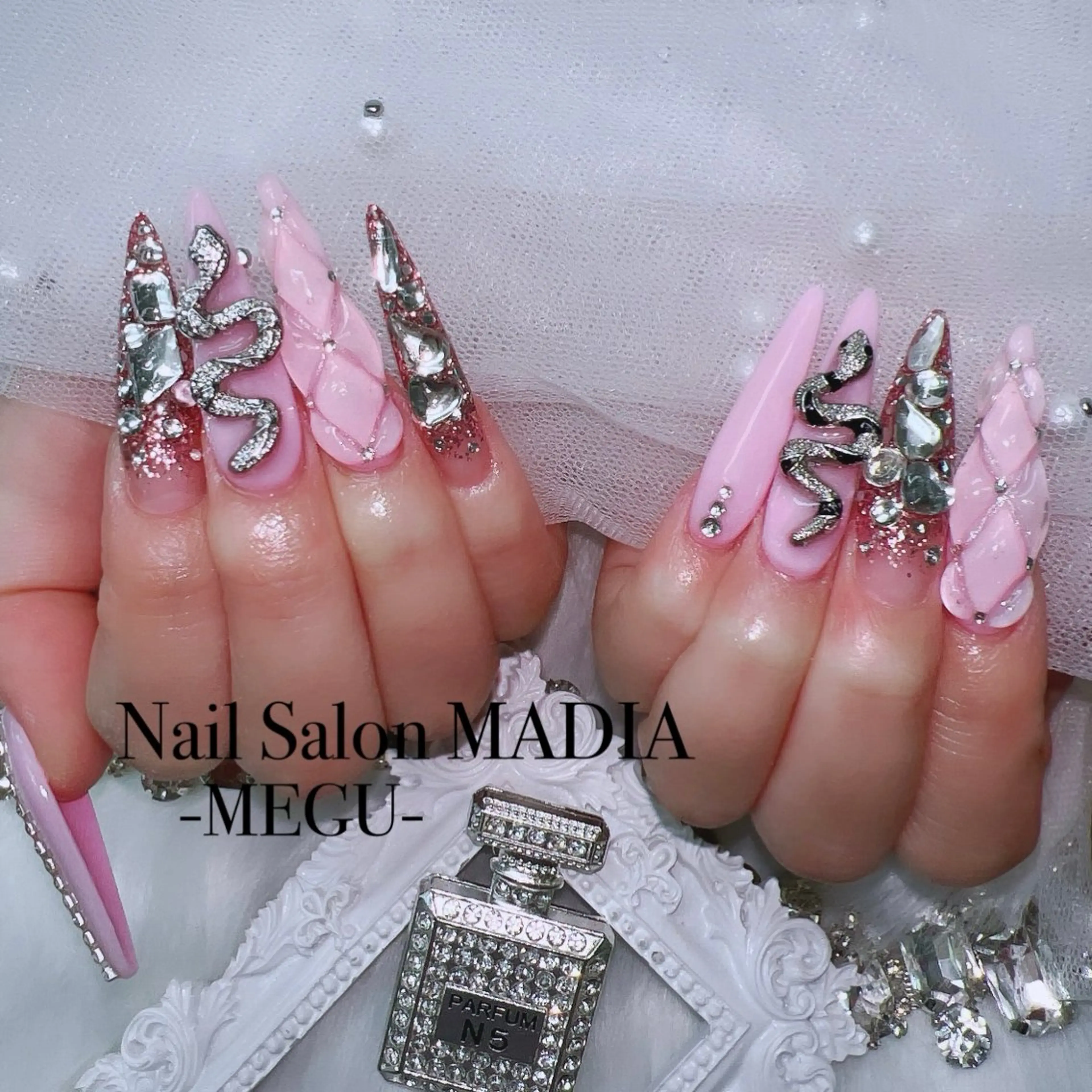 ネイル MADIA藤沢所属・MADIA MEGUのネイルデザイン