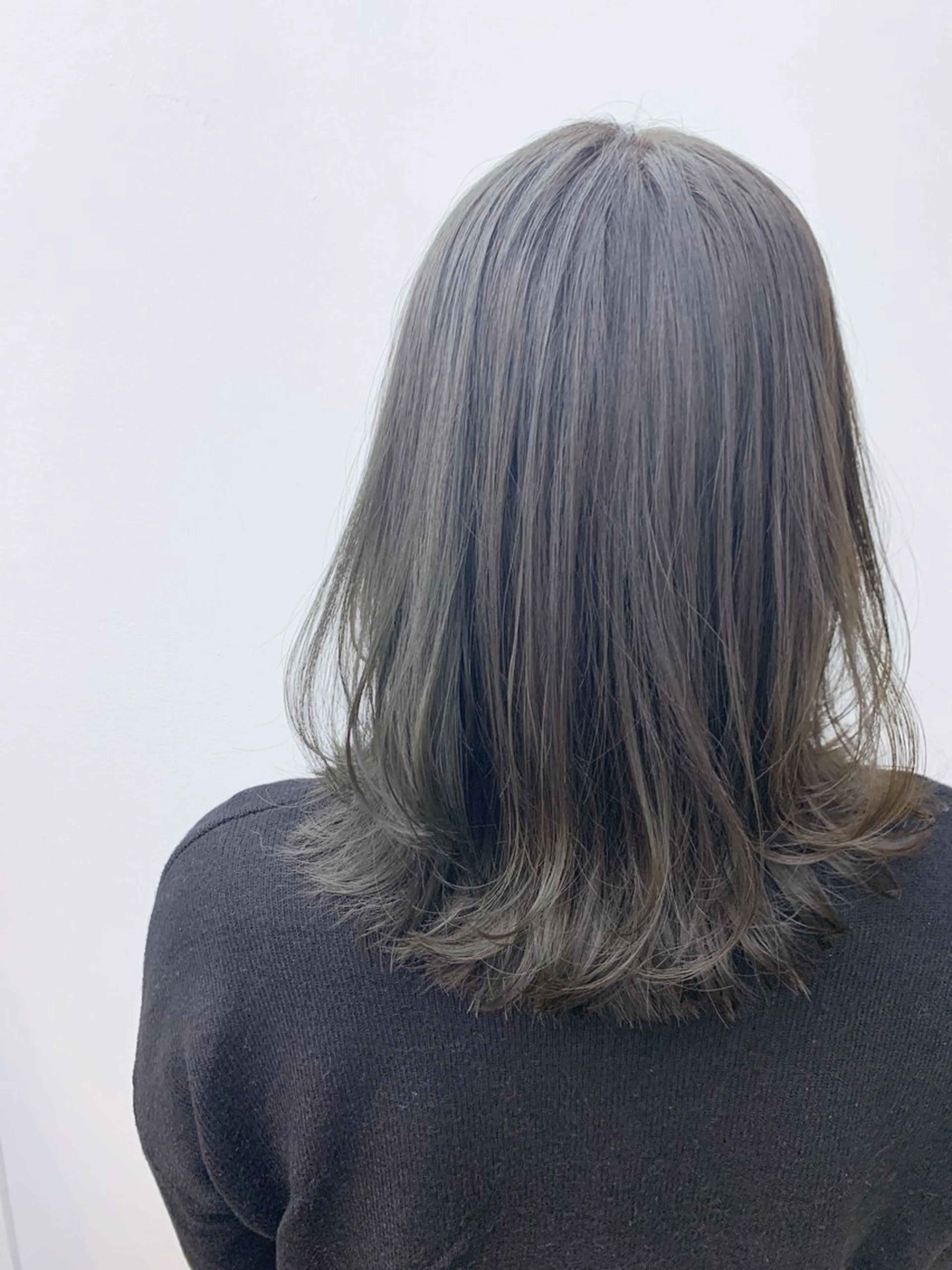 ミディアム カラー ミディアムレイヤー グレージュ オリーブグレー くびれヘア くびれレイヤー 髪質改善×大人可愛い 艶髪🫧ダイトのヘアスタイル