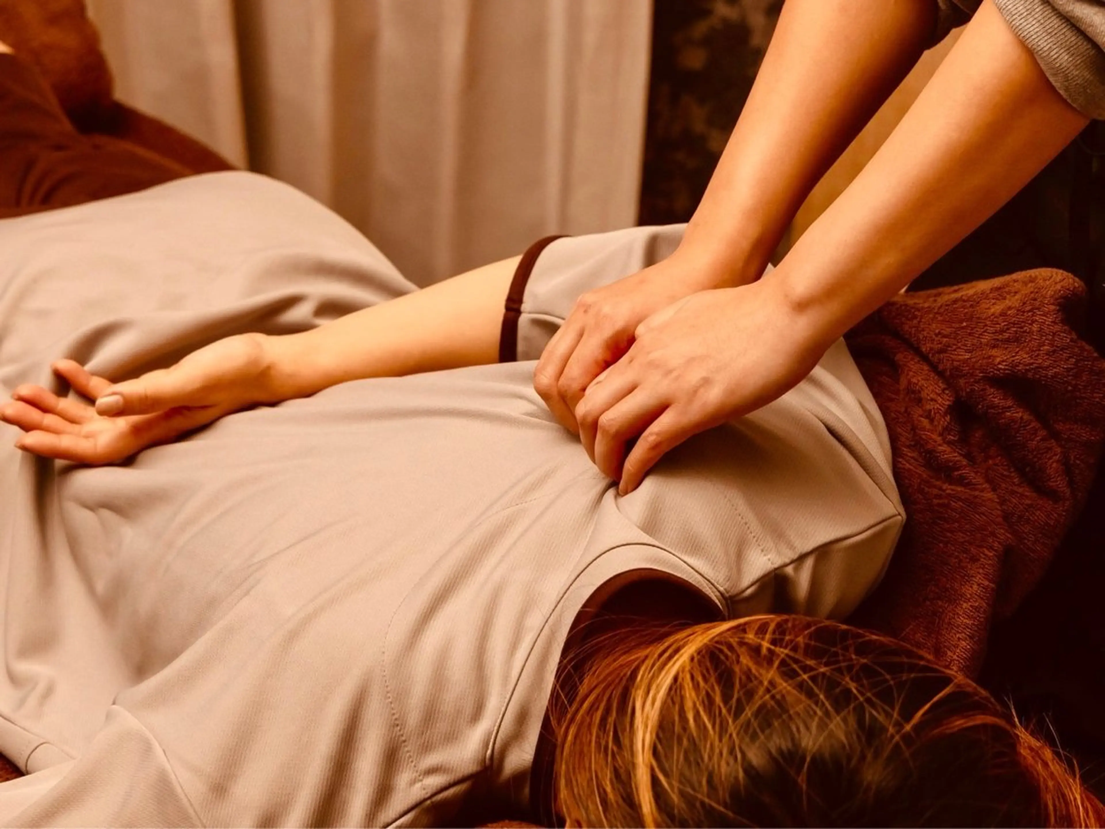 🌿凝り固まった箇所を指圧で揉みほぐし。特に首•肩•背中がお辛い方、脚の張りにも効果的◎カウンセリング込🌿の写真