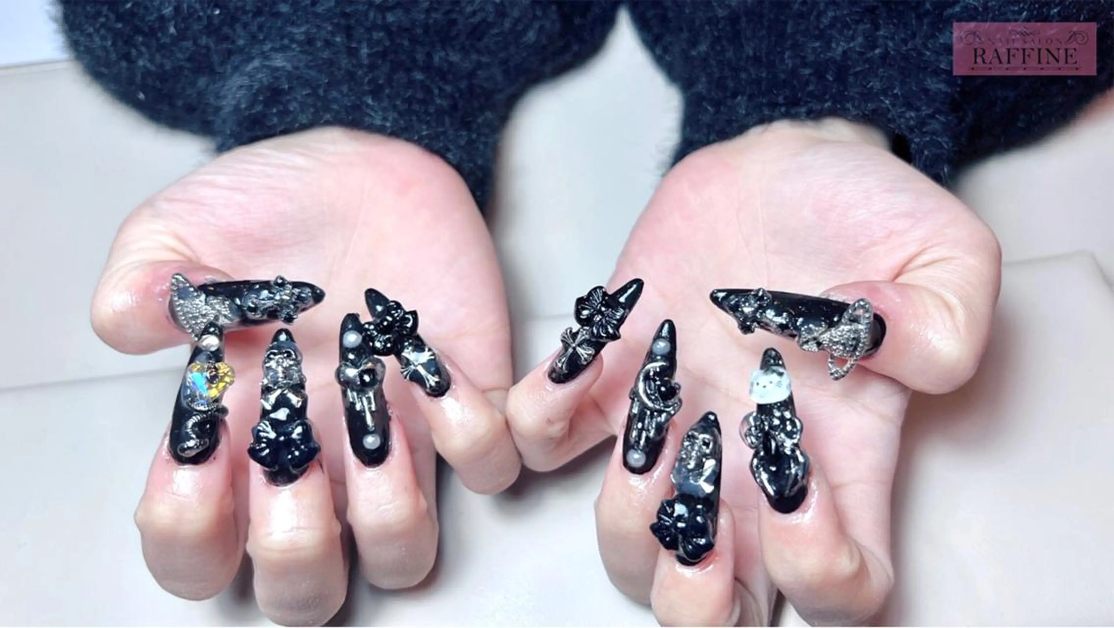 ネイル RAFFINE 月🦋🩵のネイルデザイン