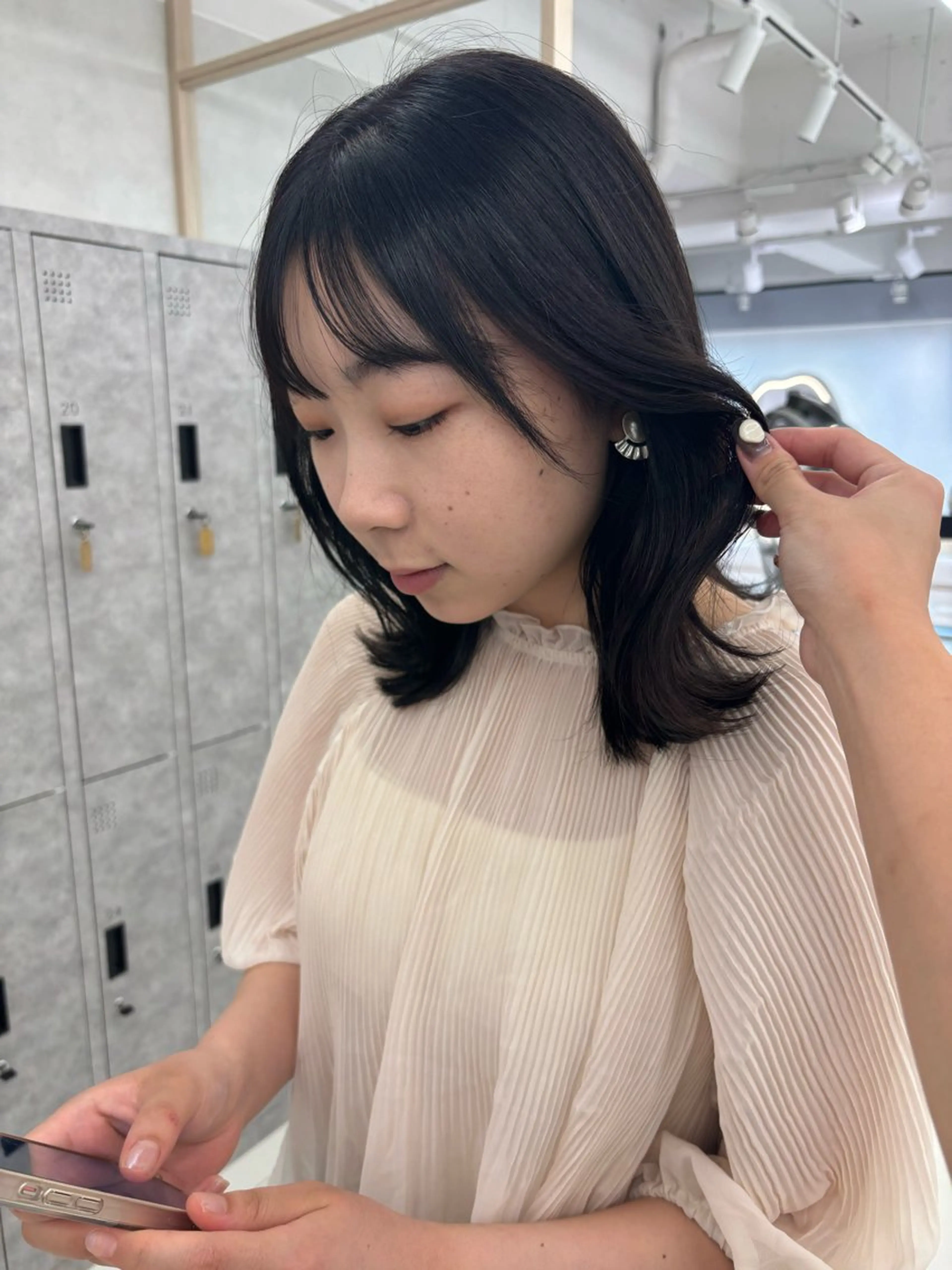 ミディアム カット ヘアカラー 韓国透明感カラー🌀 yuukiのヘアスタイル