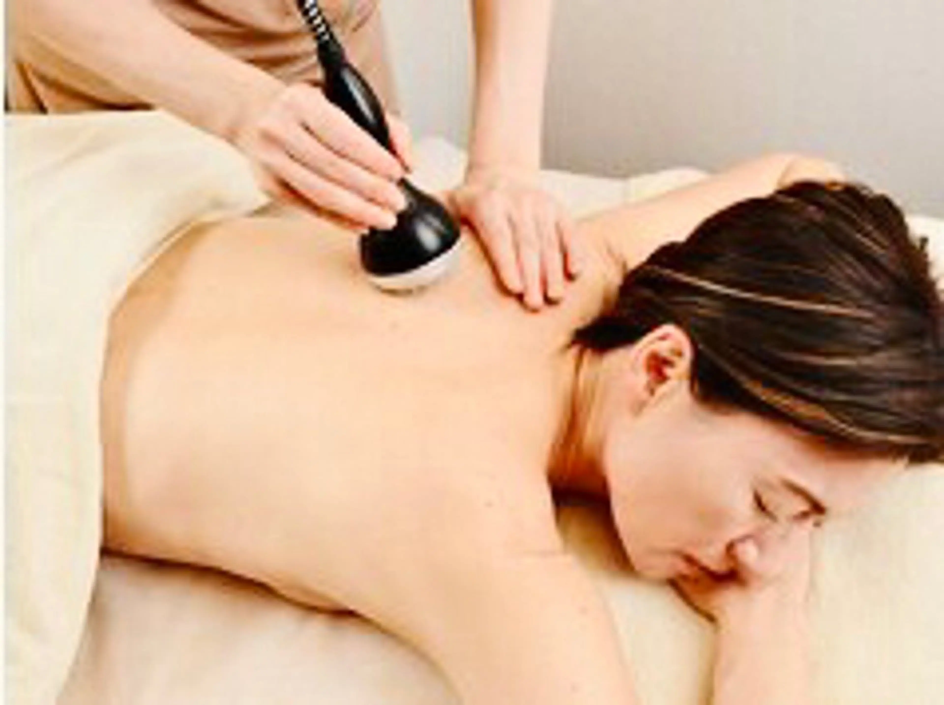 【肩コリ】【肩甲骨~首付根/肩】最新ボディマシンでガッツリケア🔥“ゴツ見え”の原因！肩の盛り上がりにも◎の写真