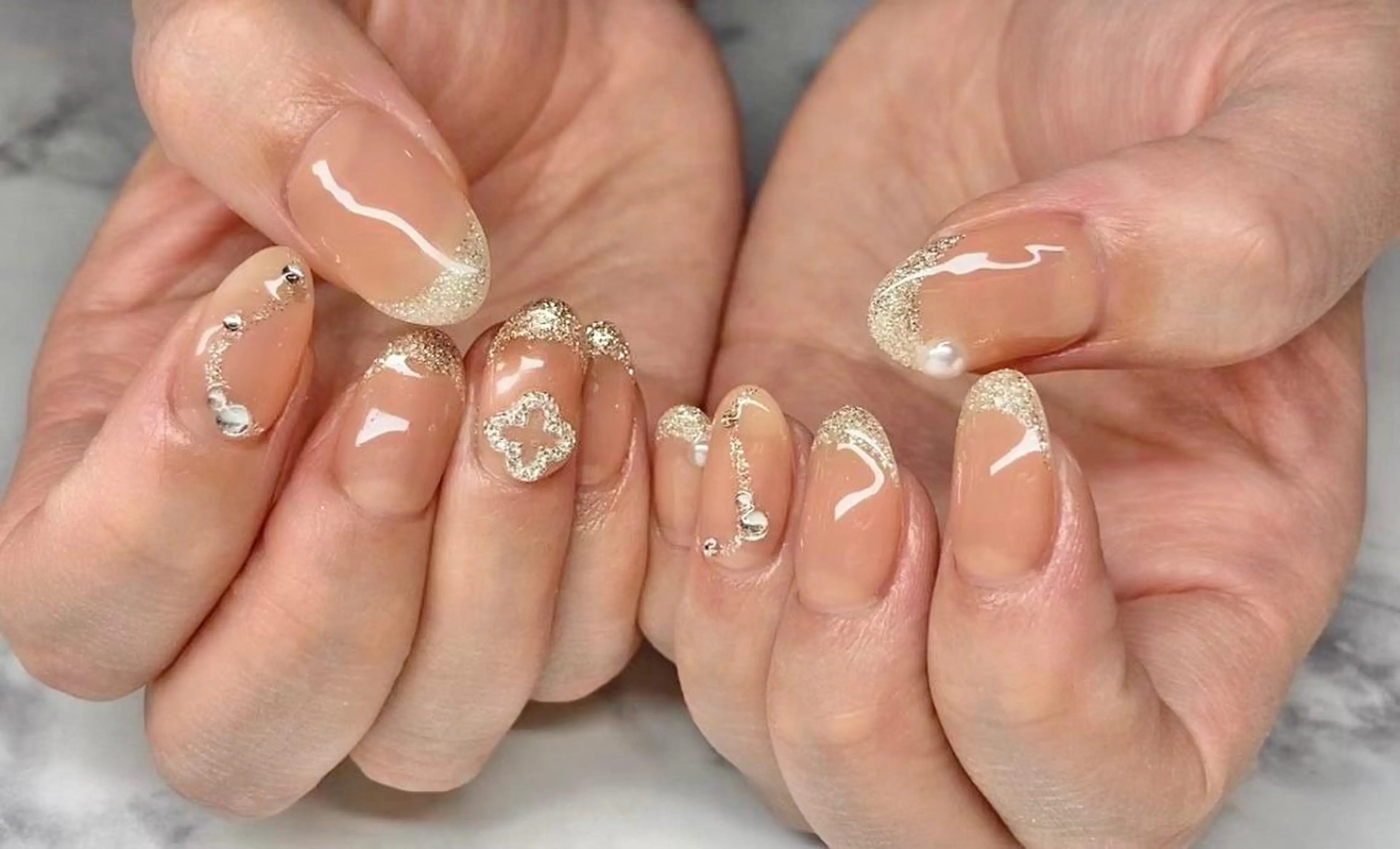 ネイル 長さ出し フレンチネイル ジェルネイル ガラスフレンチ 韓国ネイル ハンドネイル Nail&eye Belire 新宿のネイルデザイン