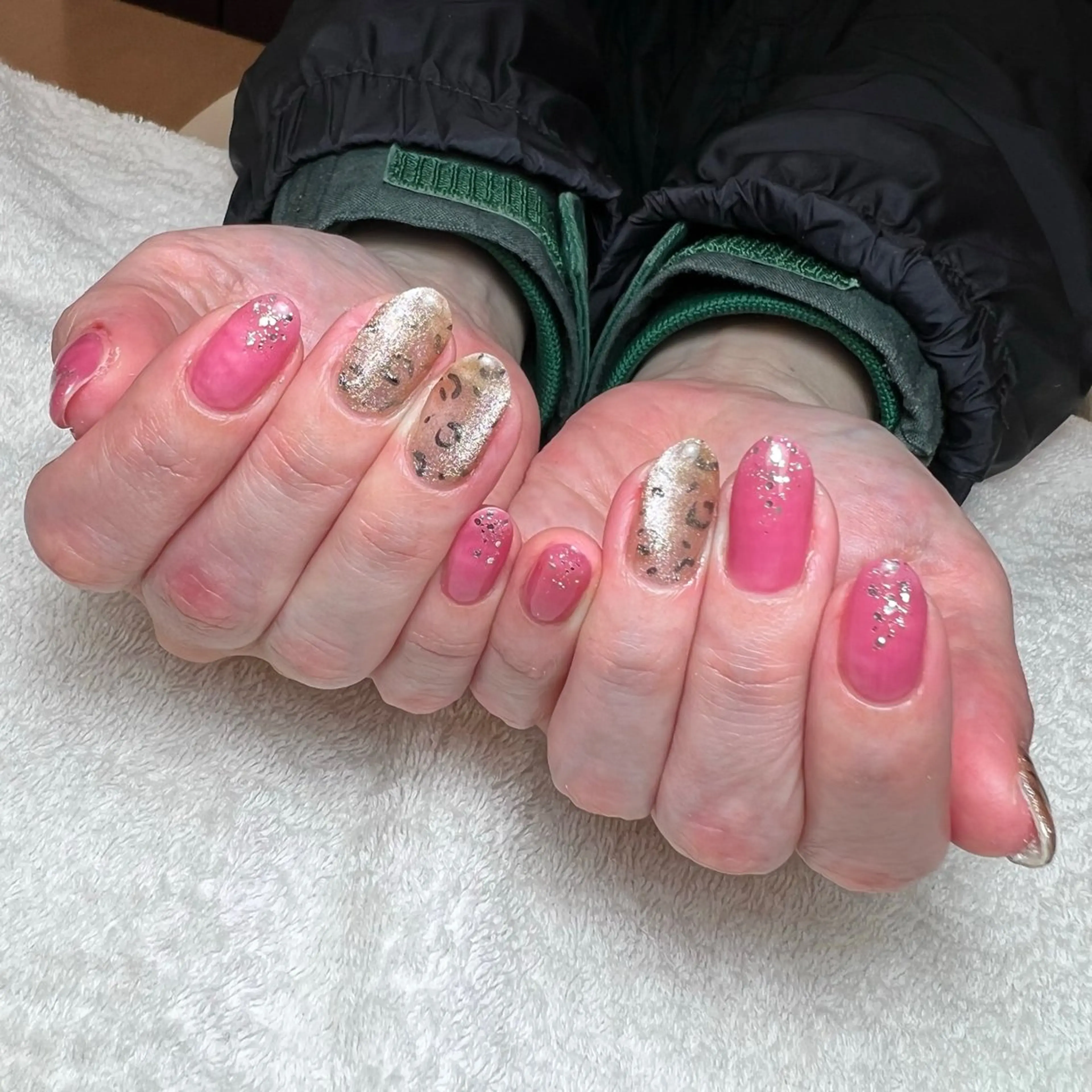 ネイル アニマル柄 ラメ(グリッター) マグネットネイル 冬ネイル ハンドネイル COCO+所属・COCO +のエステ・リラクイメージ