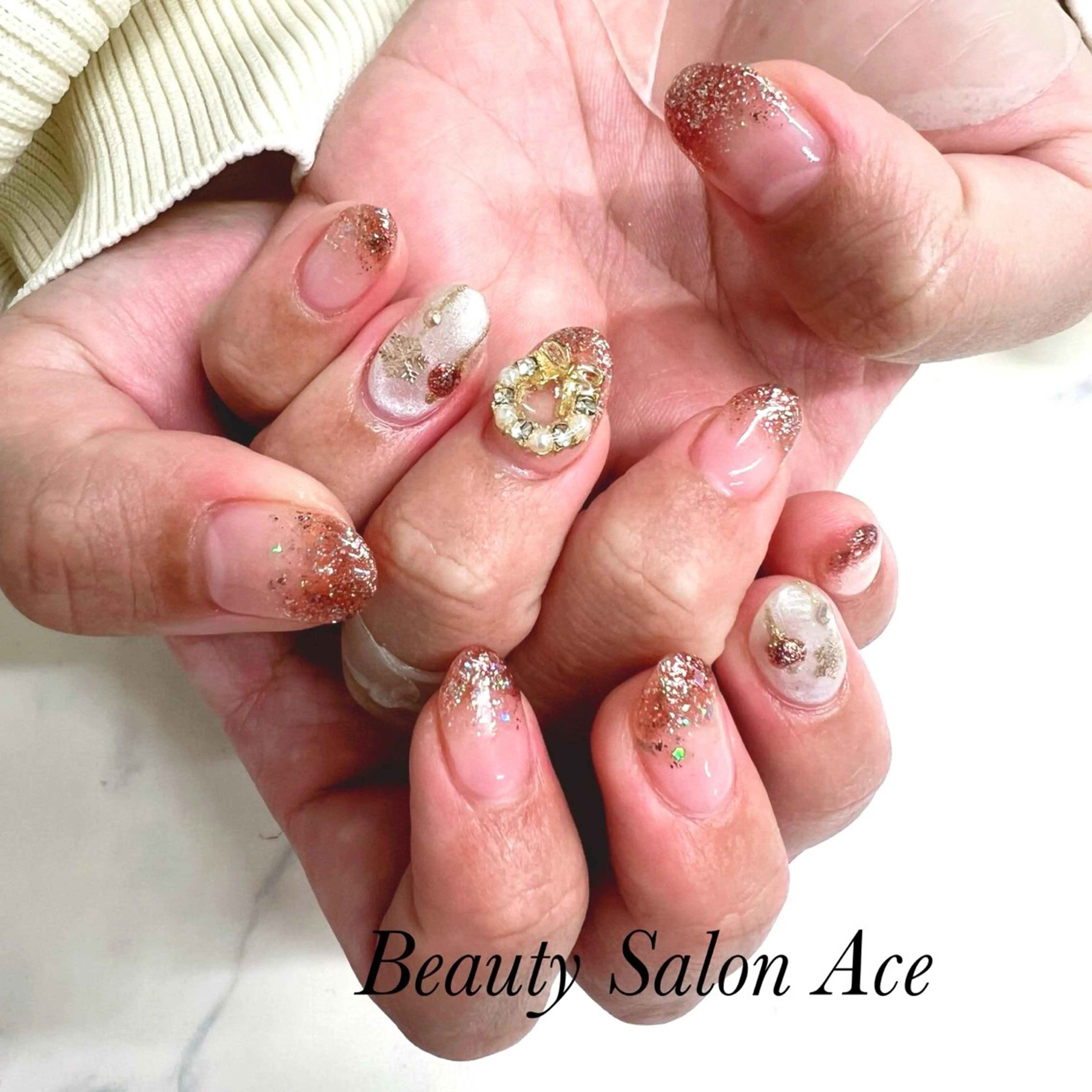 ネイル 冬ネイル クリスマス ハンドネイル ハンドケア Beauty Salon Ace（ネイルサロン　エース）所属・池袋フィルイン Ace♡長さだしのネイルデザイン