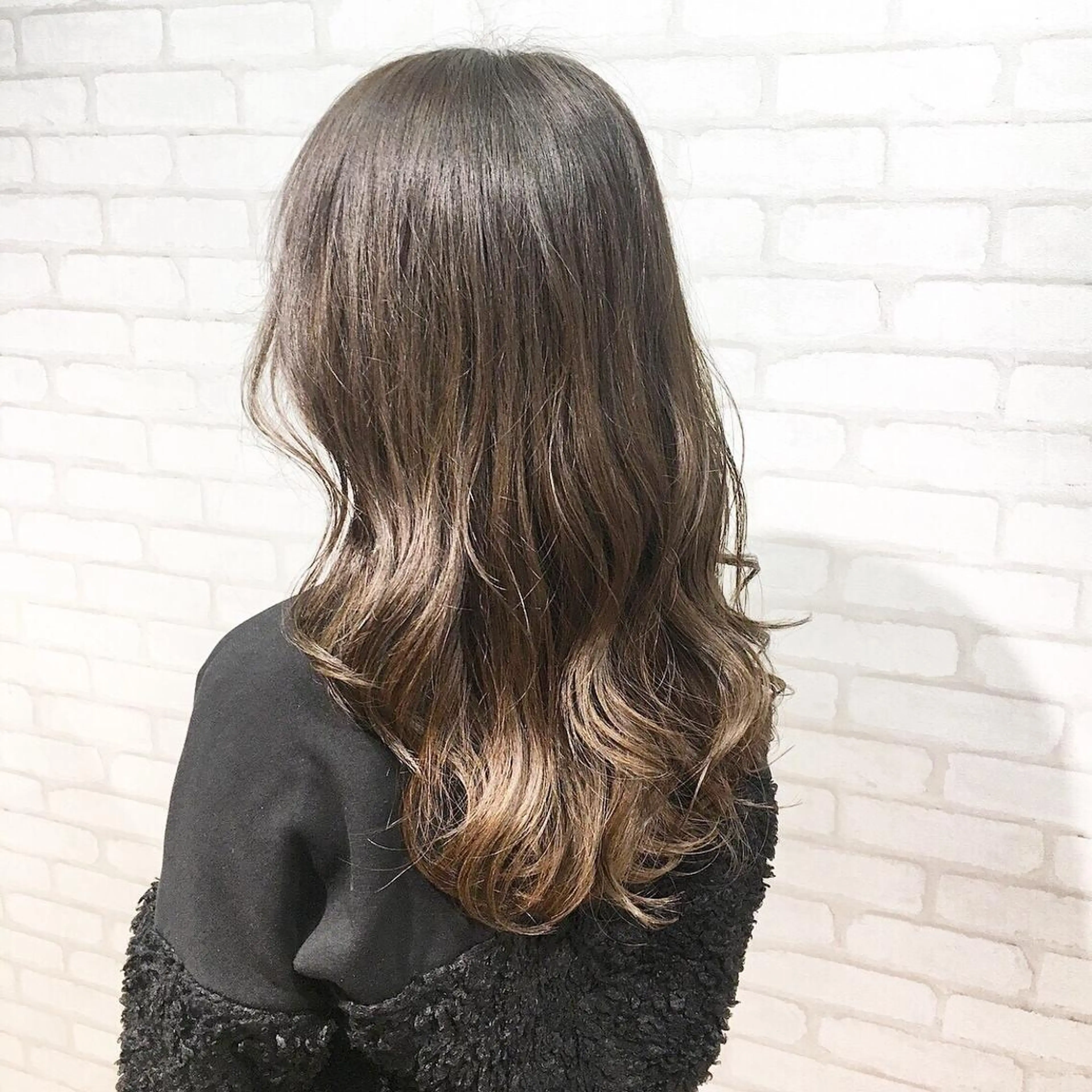ロング ミヤザキ タクトのヘアスタイル
