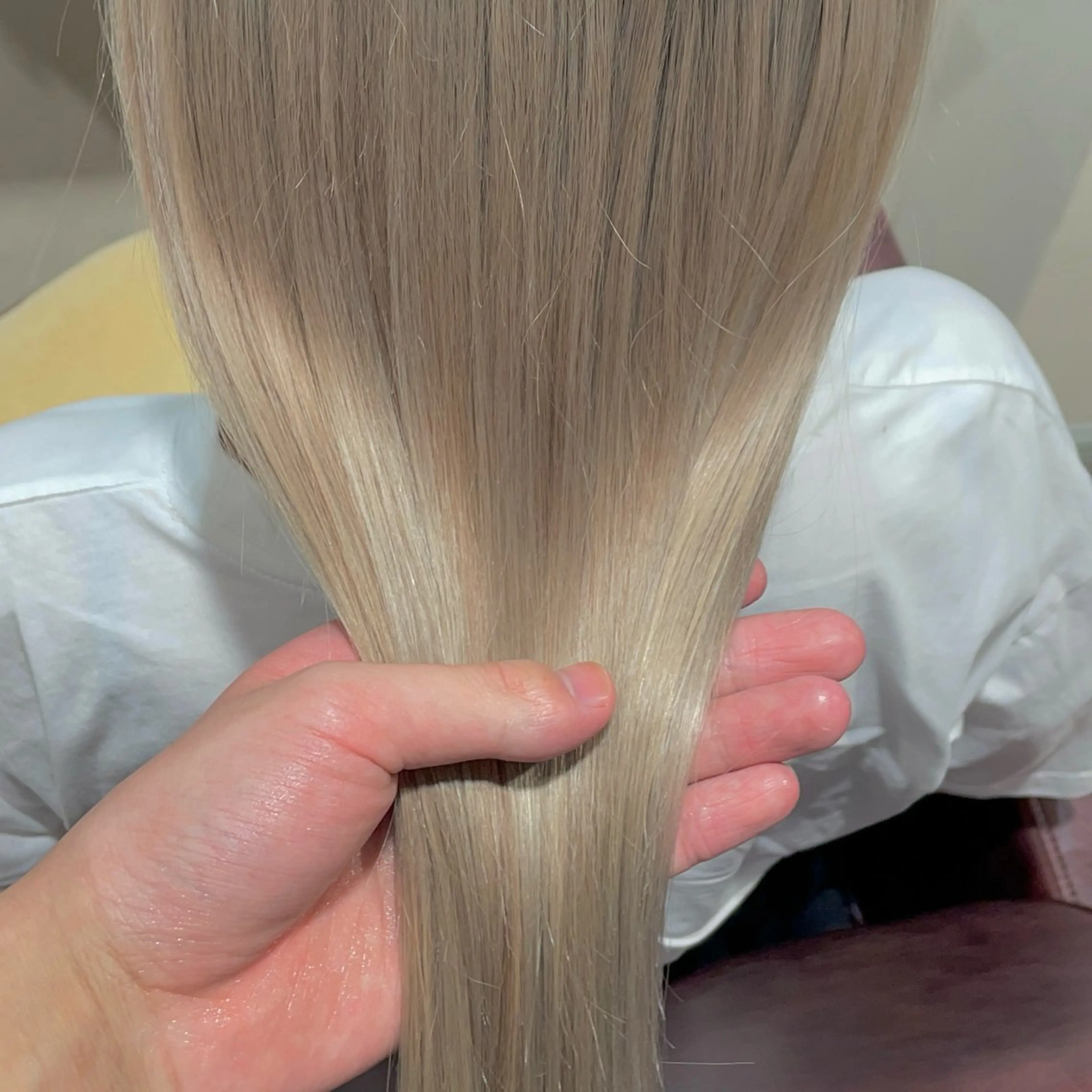 ロング 夏向/ハイトーン /パーマのヘアスタイル