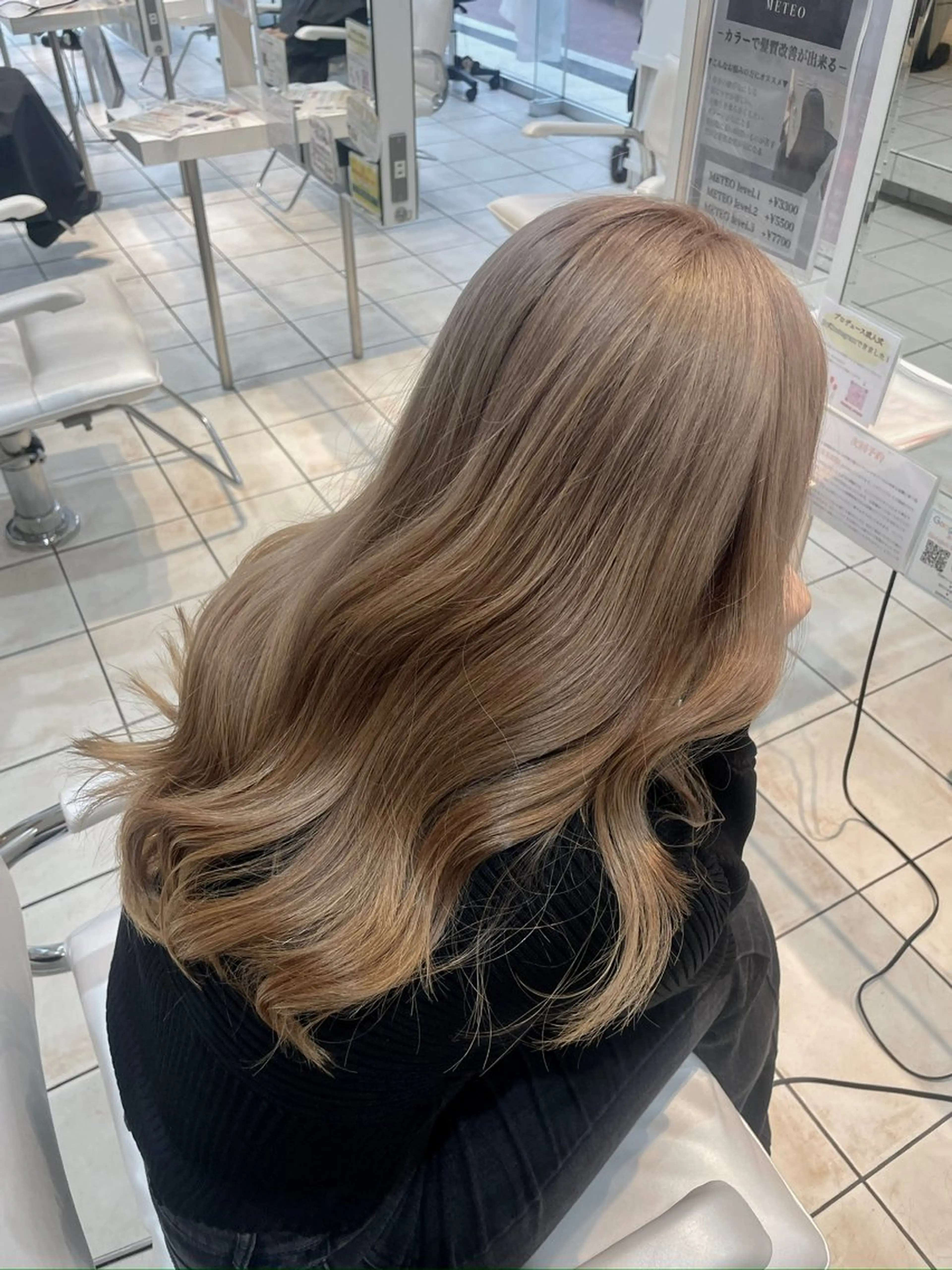 ロング カラー ベージュカラー ヘアカラー ブリーチ/ヘアセット 【𝙍𝙞𝙣𝙤】のヘアスタイル