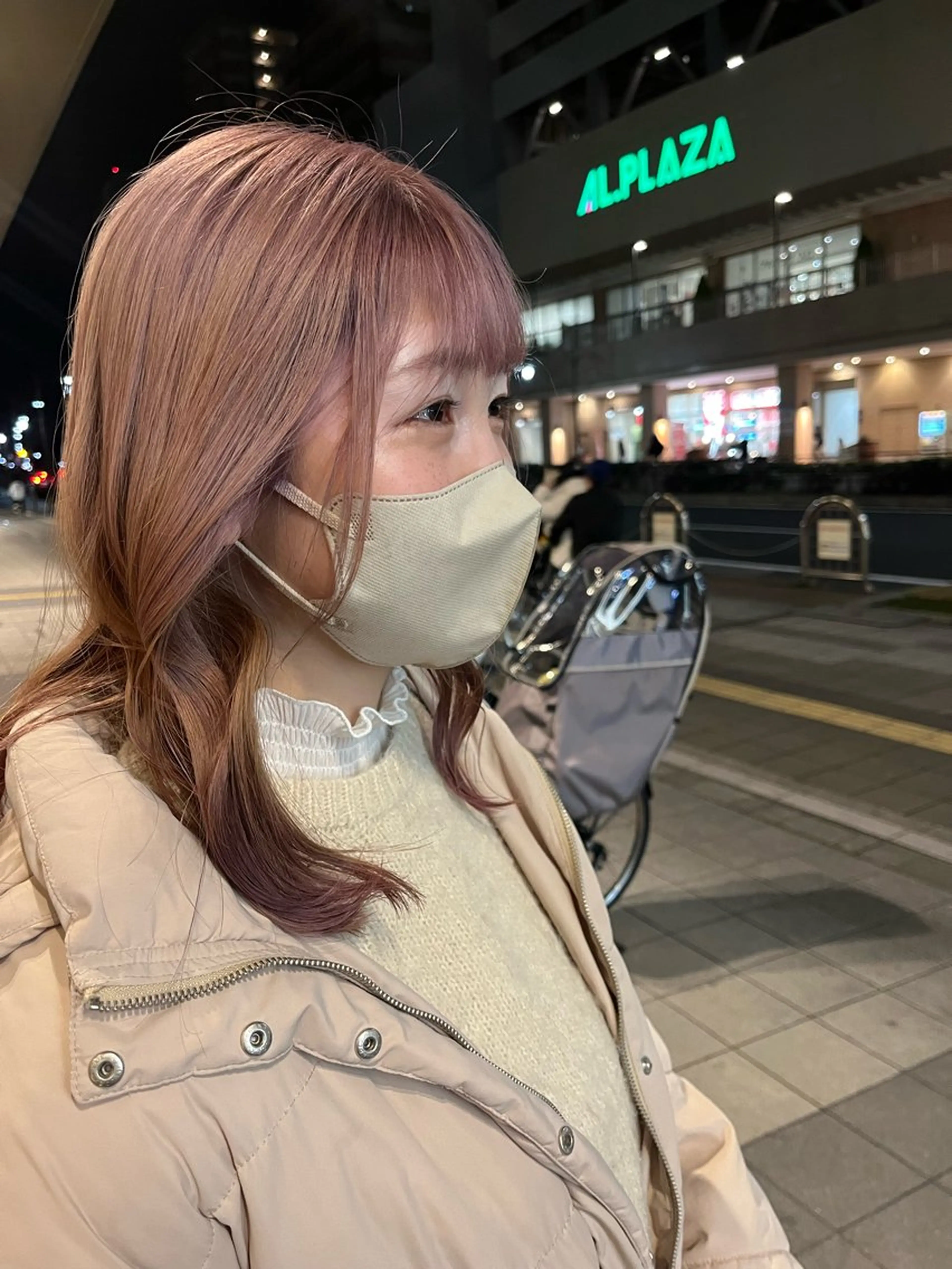 ミディアム カラー ブリーチ ピンクカラー ホワイトピンク ヘアカラー ブリーチ・ツヤ髪特化 レイヤー🥝ルナのヘアスタイル