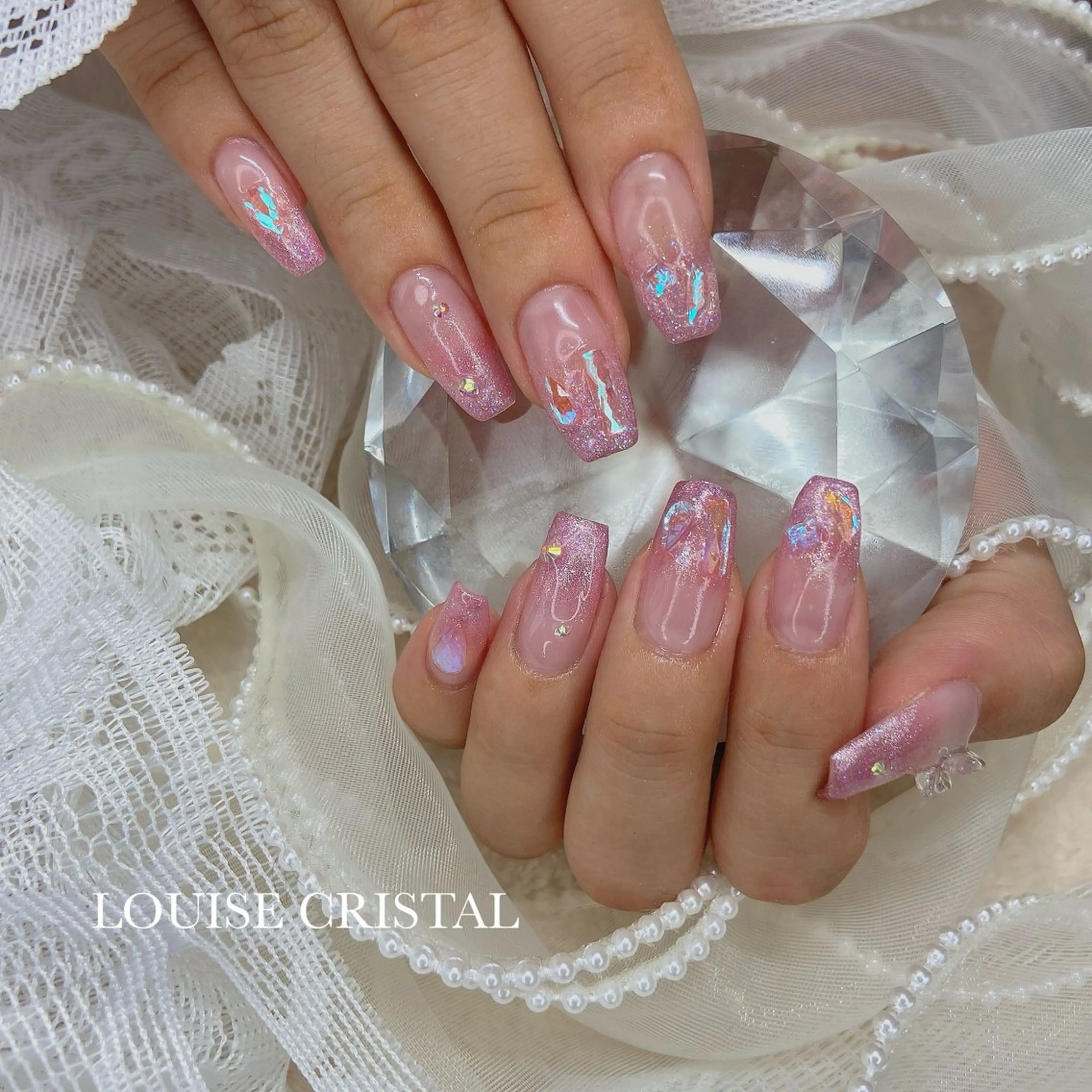 ネイル ハンドネイル LOUISE CRYSTALのネイルデザイン