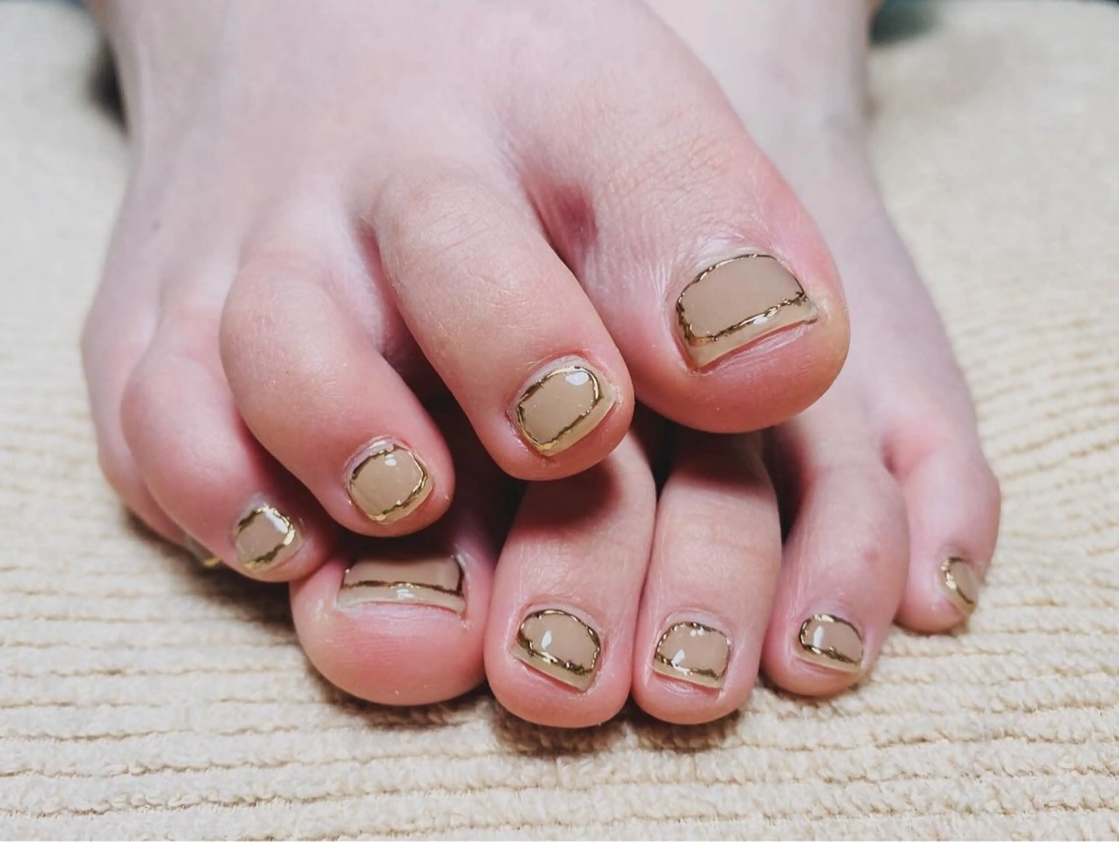 ネイル アートネイル ミラーネイル シンプルネイル ネイルサロンまきの所属・牧野 真都華のネイルデザイン