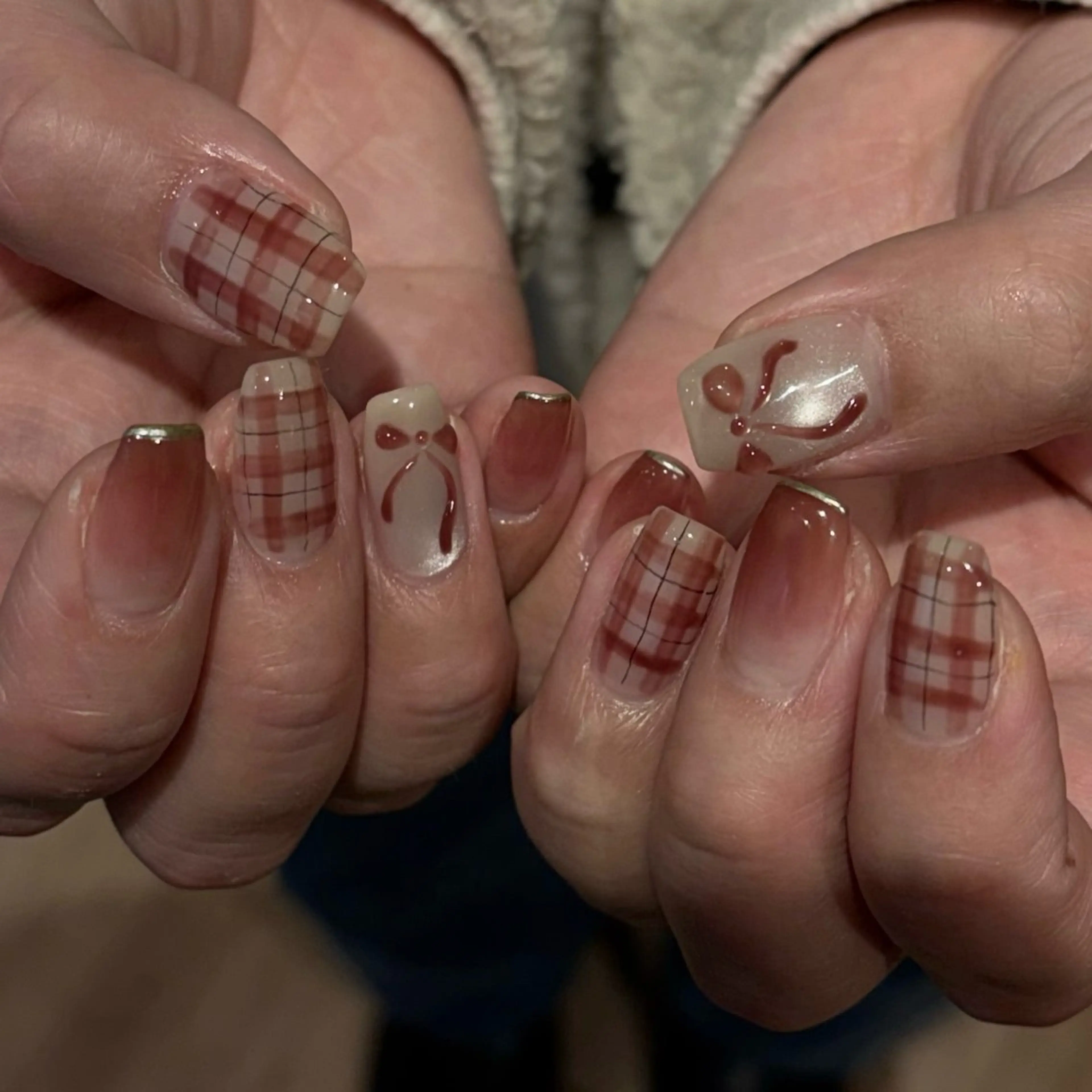 ネイル ボルドー ミラーネイル ニュアンスネイル ぷっくりネイル 赤色 ハンドネイル Bianca名駅店 安田のネイルデザイン