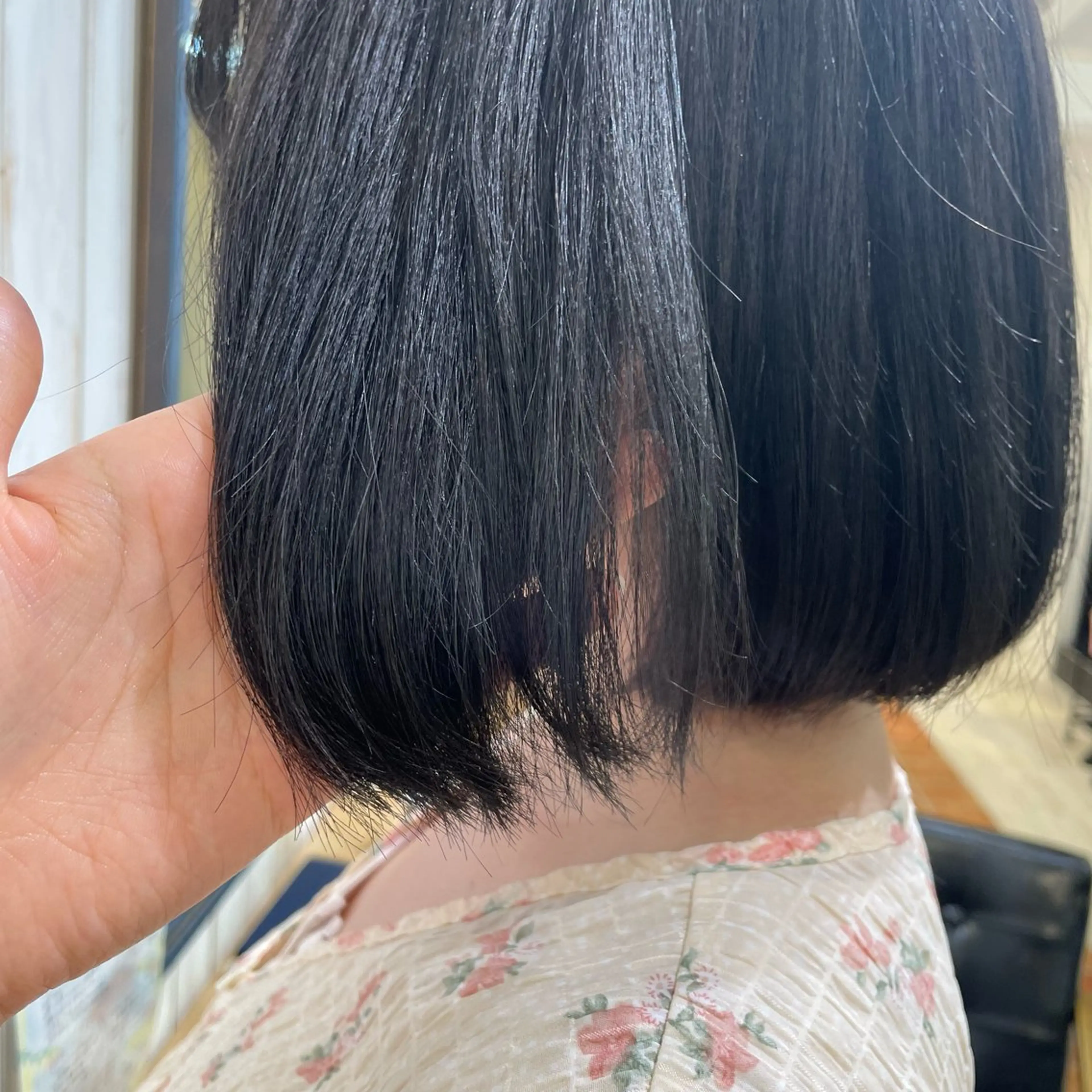 ショート カラー 黒髪 ブルーカラー ブルーブラック 青田 明日海のヘアスタイル