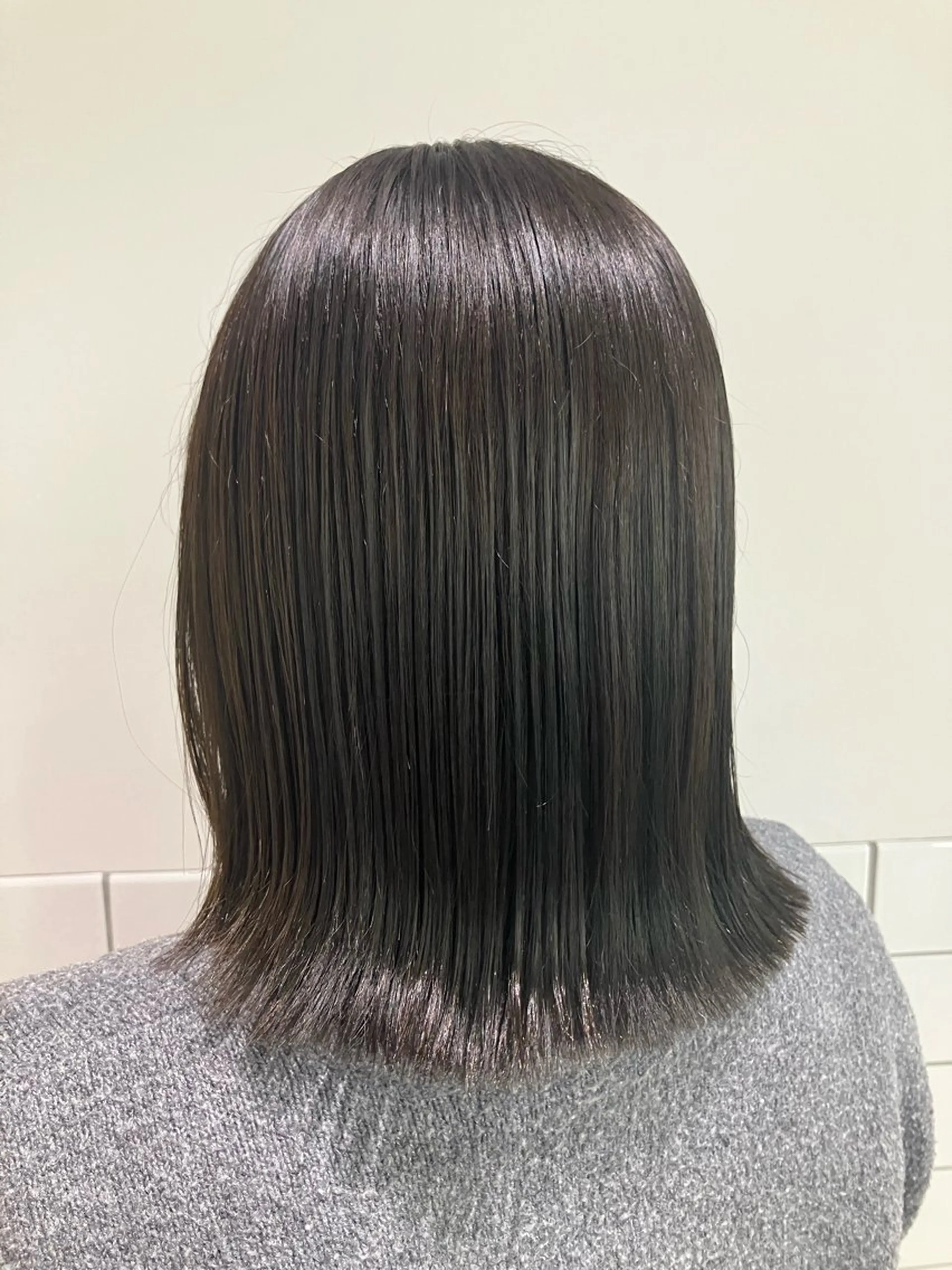 ミディアム カラー アッシュ アッシュグレー ブリーチ ブリーチなしカラー シルバー GOTODAY シェアサロン梅田NU茶屋町店所属・髪質改善/艶カラー 縮毛矯正/みほのヘアスタイル