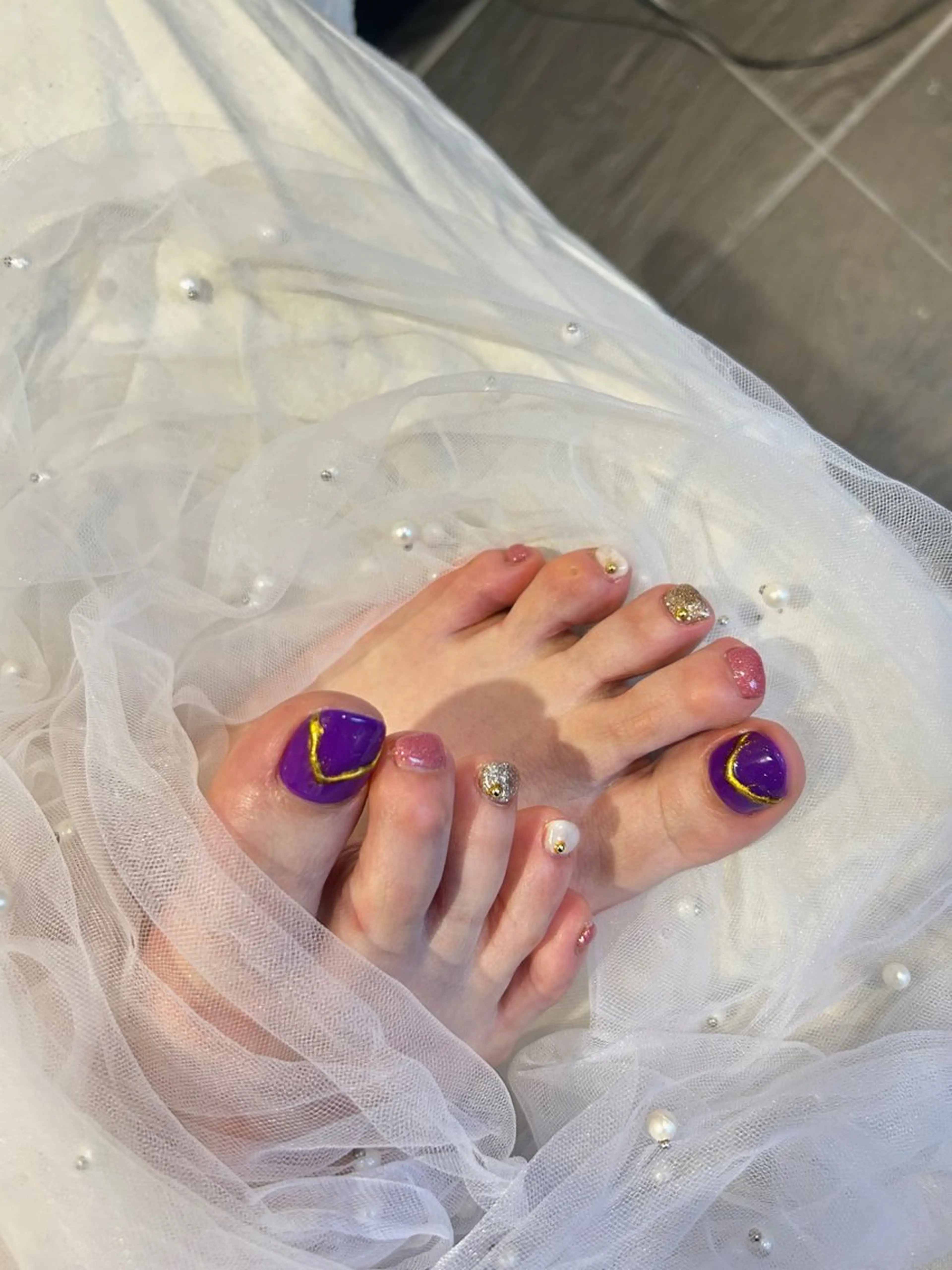 ネイル ゴールド ミラーネイル 久保 姫花のネイルデザイン