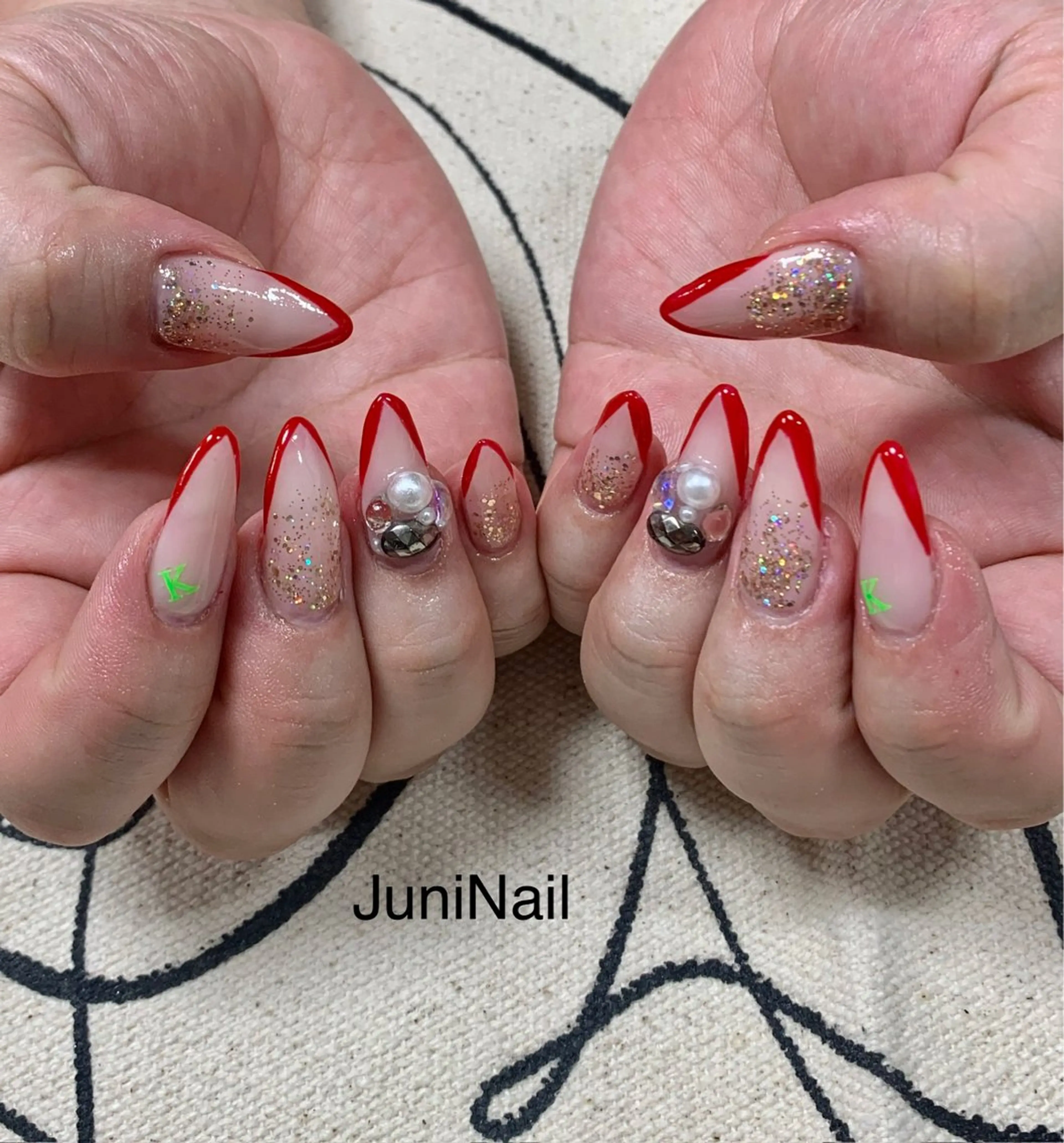 ネイル オーロラネイル フラッシュネイル 氷ネイル・うるうるネイル キラキラネイル 韓国ネイル ハンドネイル JuniNail 주니네일🇰🇷suのネイルデザイン
