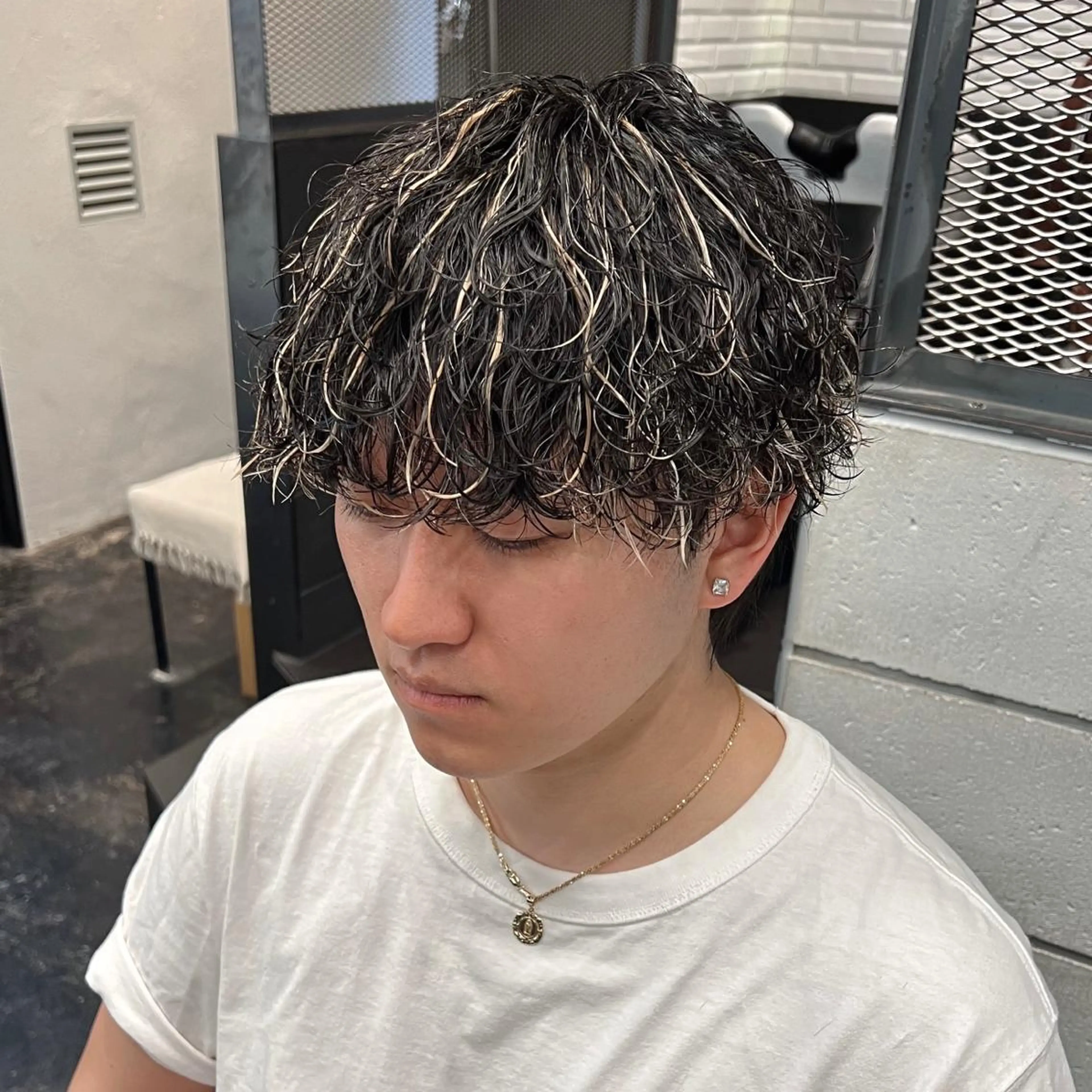 メンズ メンズハイライト 波巻きパーマ カット ヘアカラー パーマ トリートメント メンズ特化/パーマ/ メッシュ/竜成のヘアスタイル