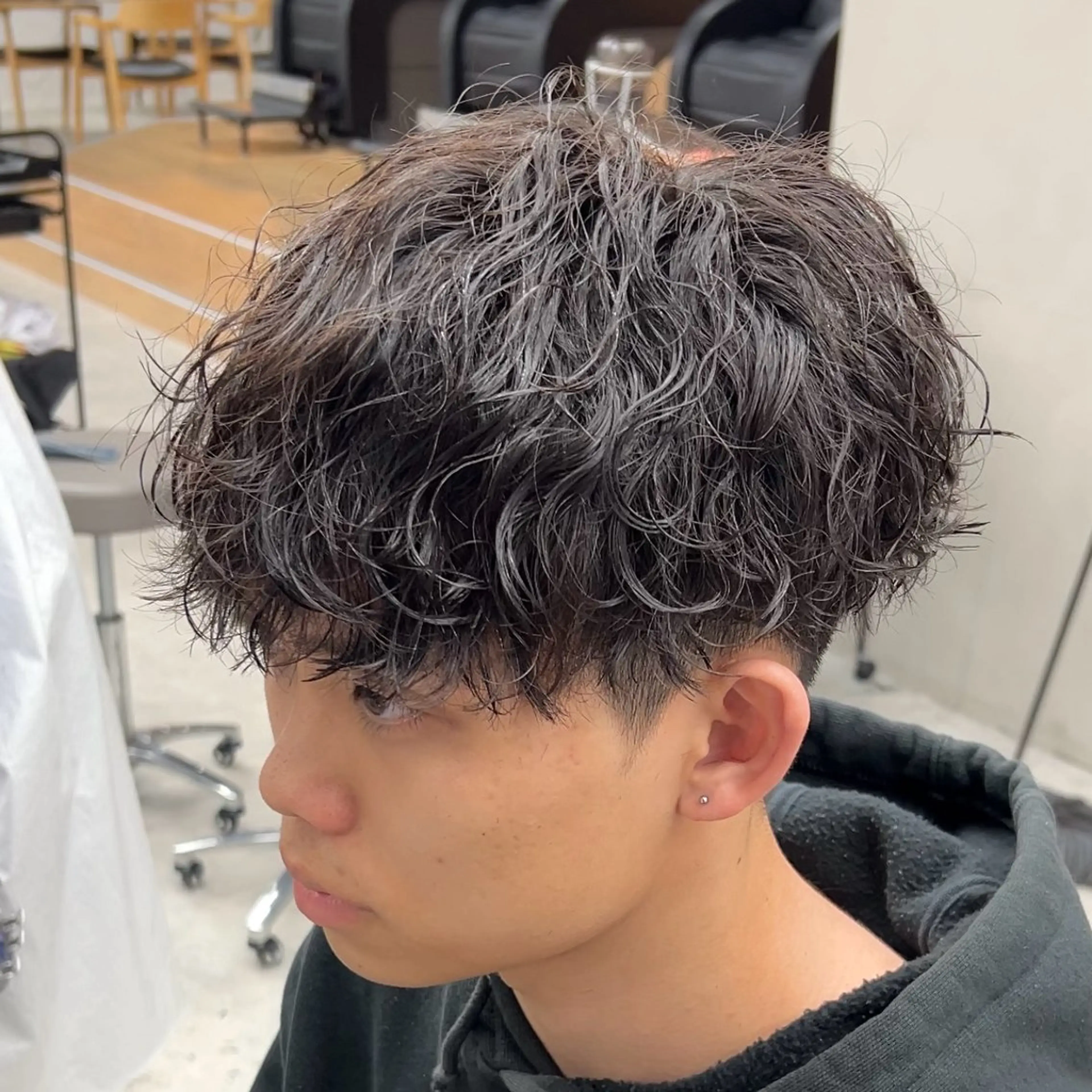 ショート パーマ メンズ メンズパーマ ツイストスパイラルパーマ 波巻きパーマ スパイラルパーマ カット パーマ メンズパーマ/ 新潟駅/佐藤裕のヘアスタイル