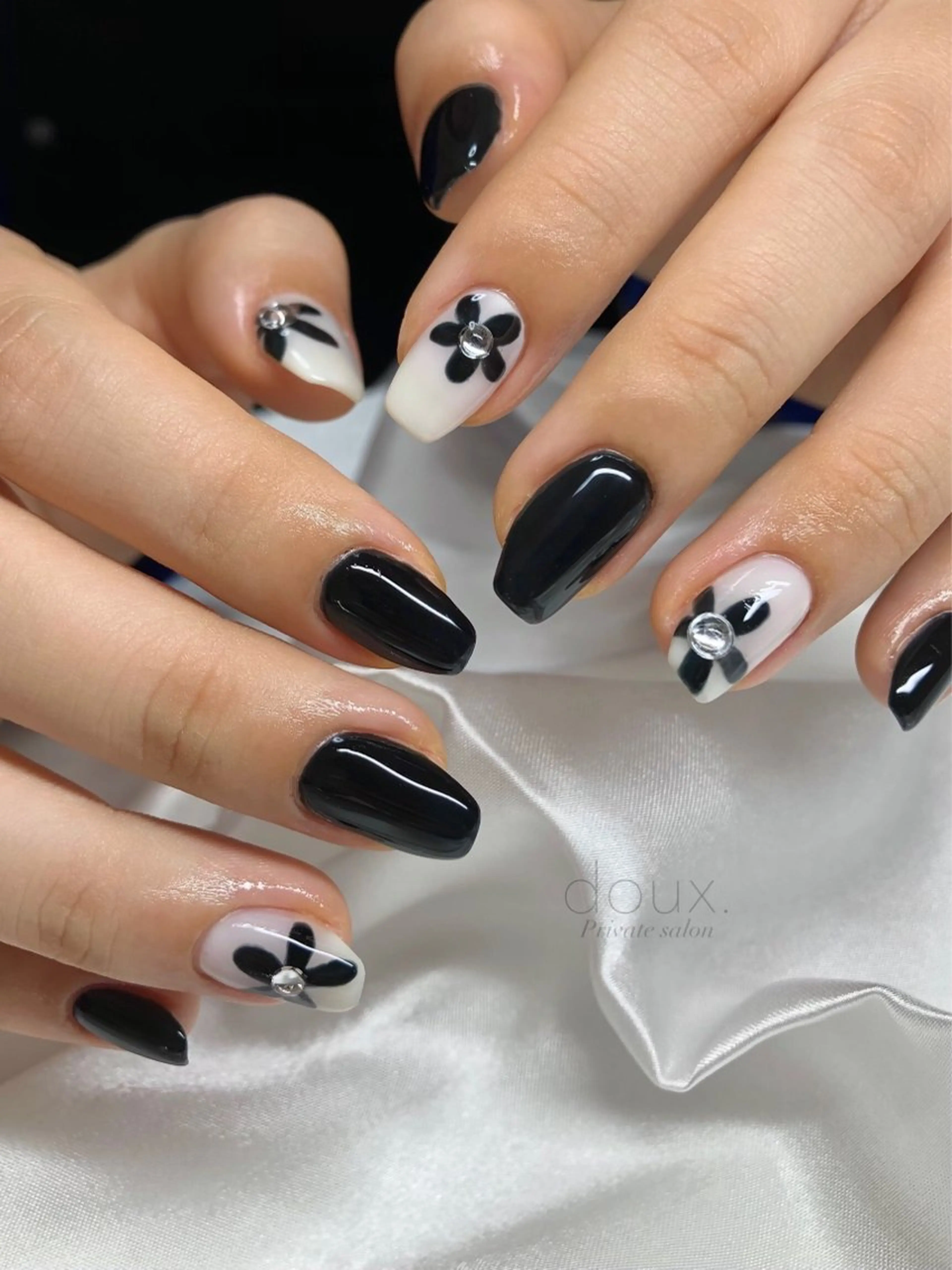 ネイル フラワーネイル ハート 韓国ネイル マグネットネイル 持ち込み ハンドネイル doux. nailのネイルデザイン