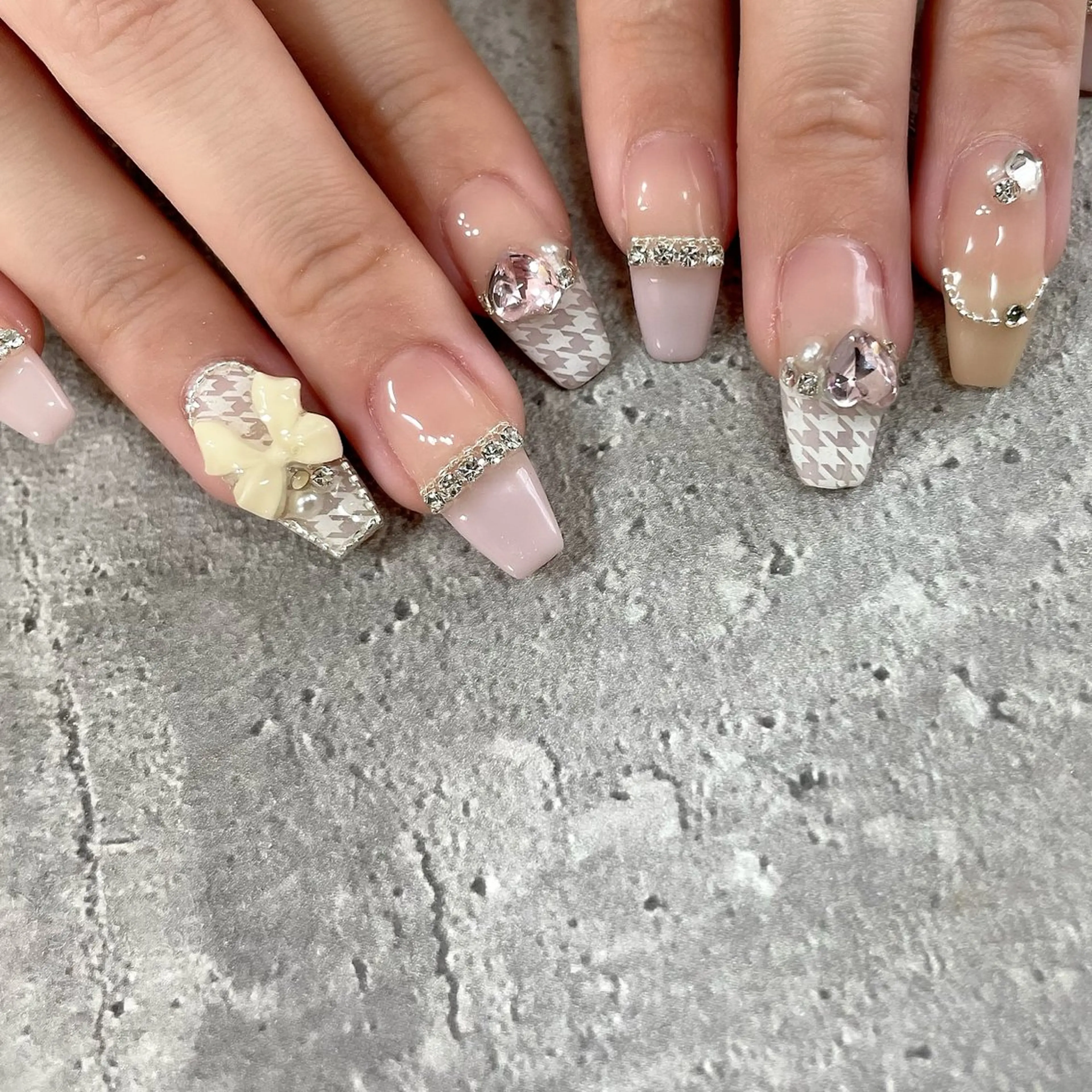 ネイル リボン 東 千夏のネイルデザイン