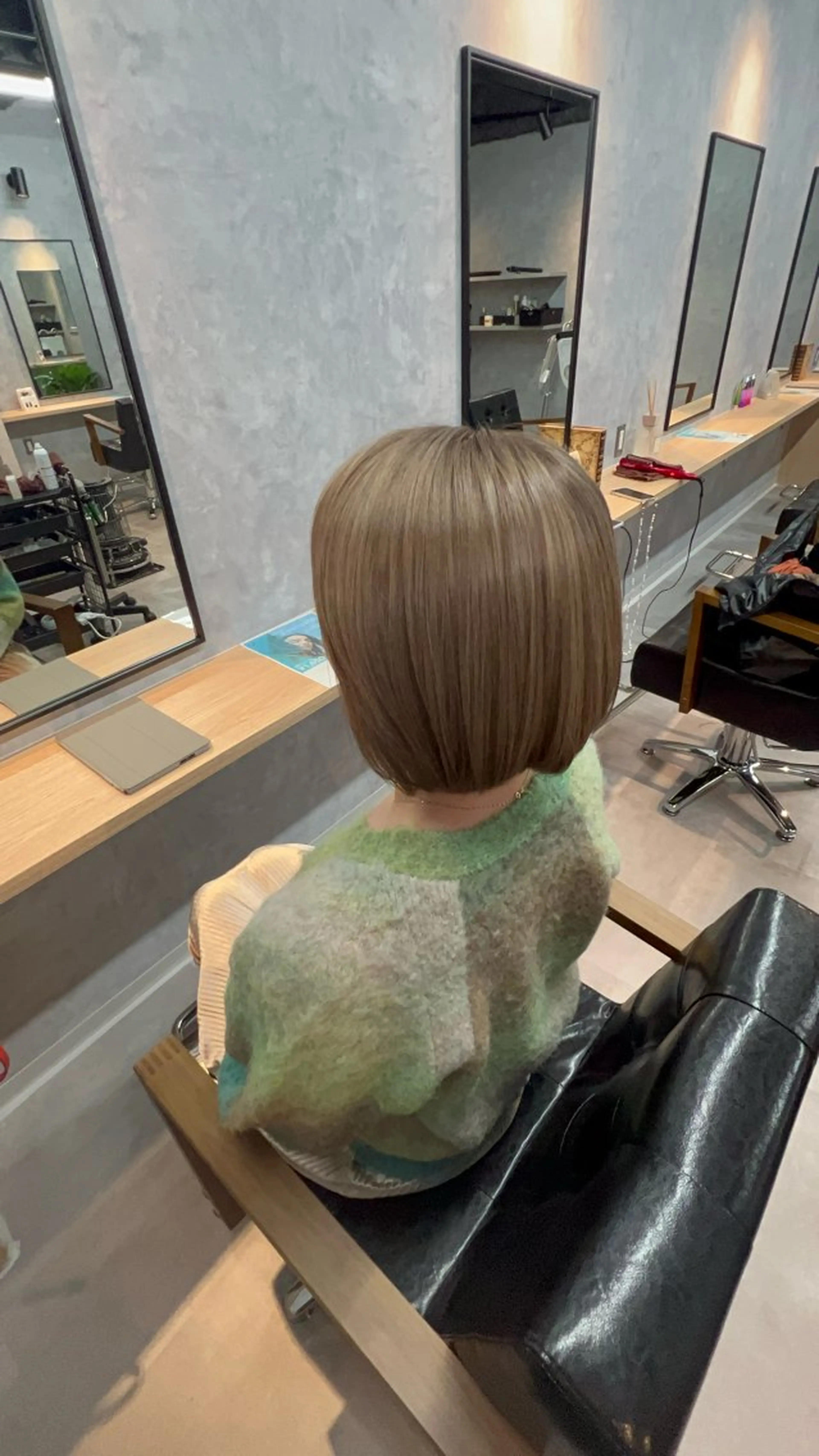 ミディアム motoトップカラー リスト/ブリーチカラのヘアスタイル