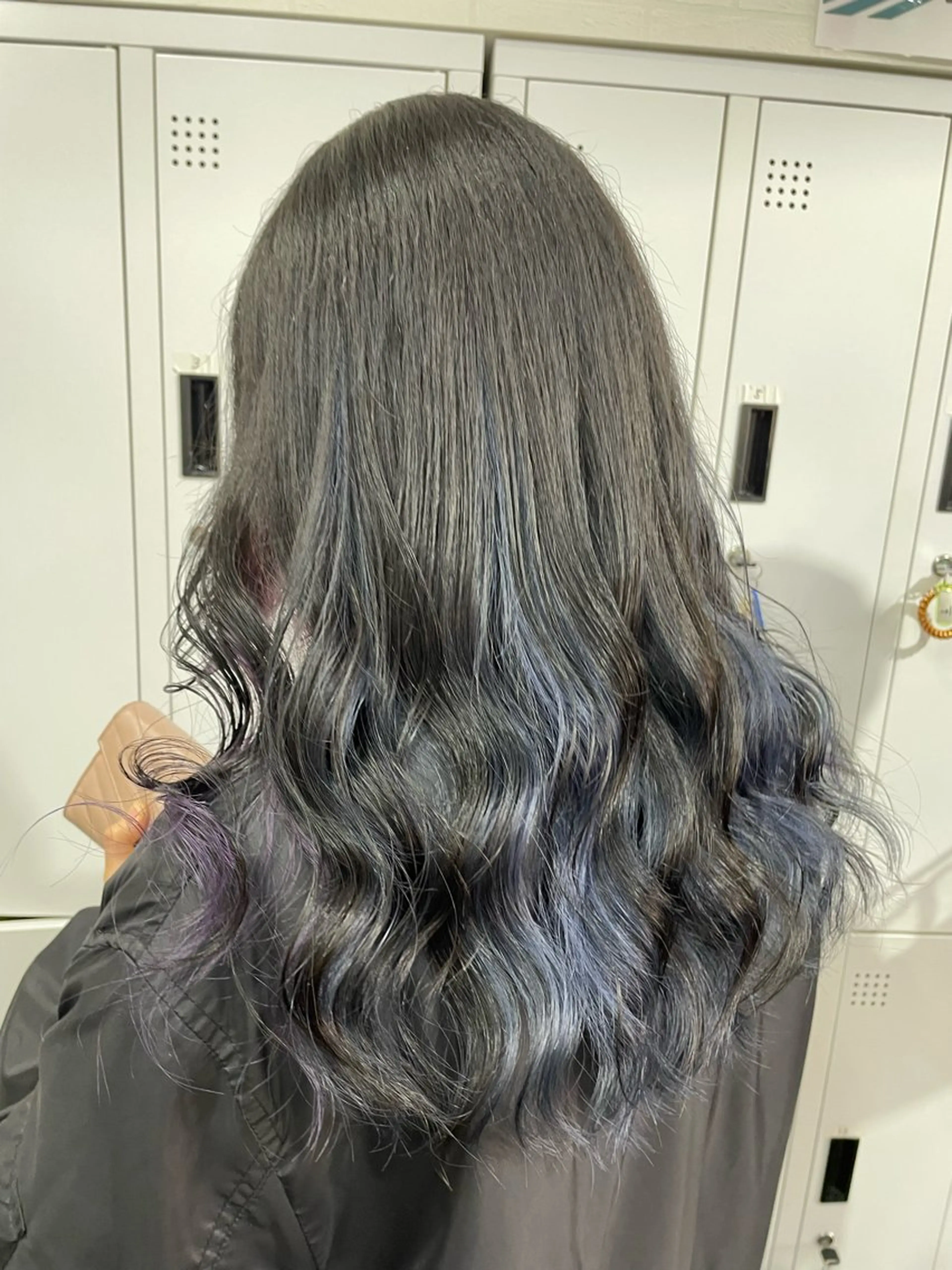 セミロング apollo 横浜所属・横浜🦋ハイトーン 🫐耳つぼジュエリーのヘアスタイル