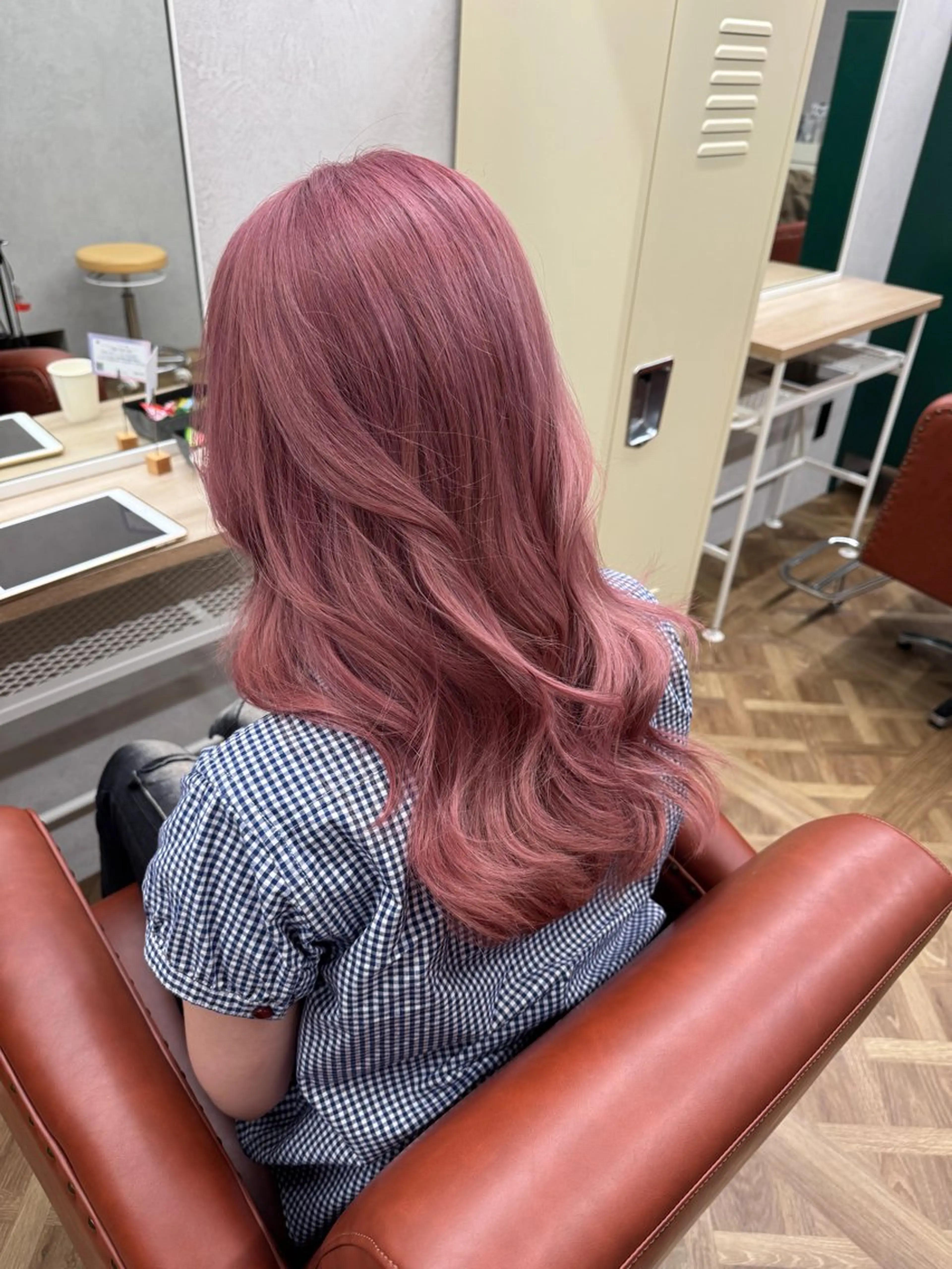 セミロング カラー ブリーチ 見奈美 凜のヘアスタイル