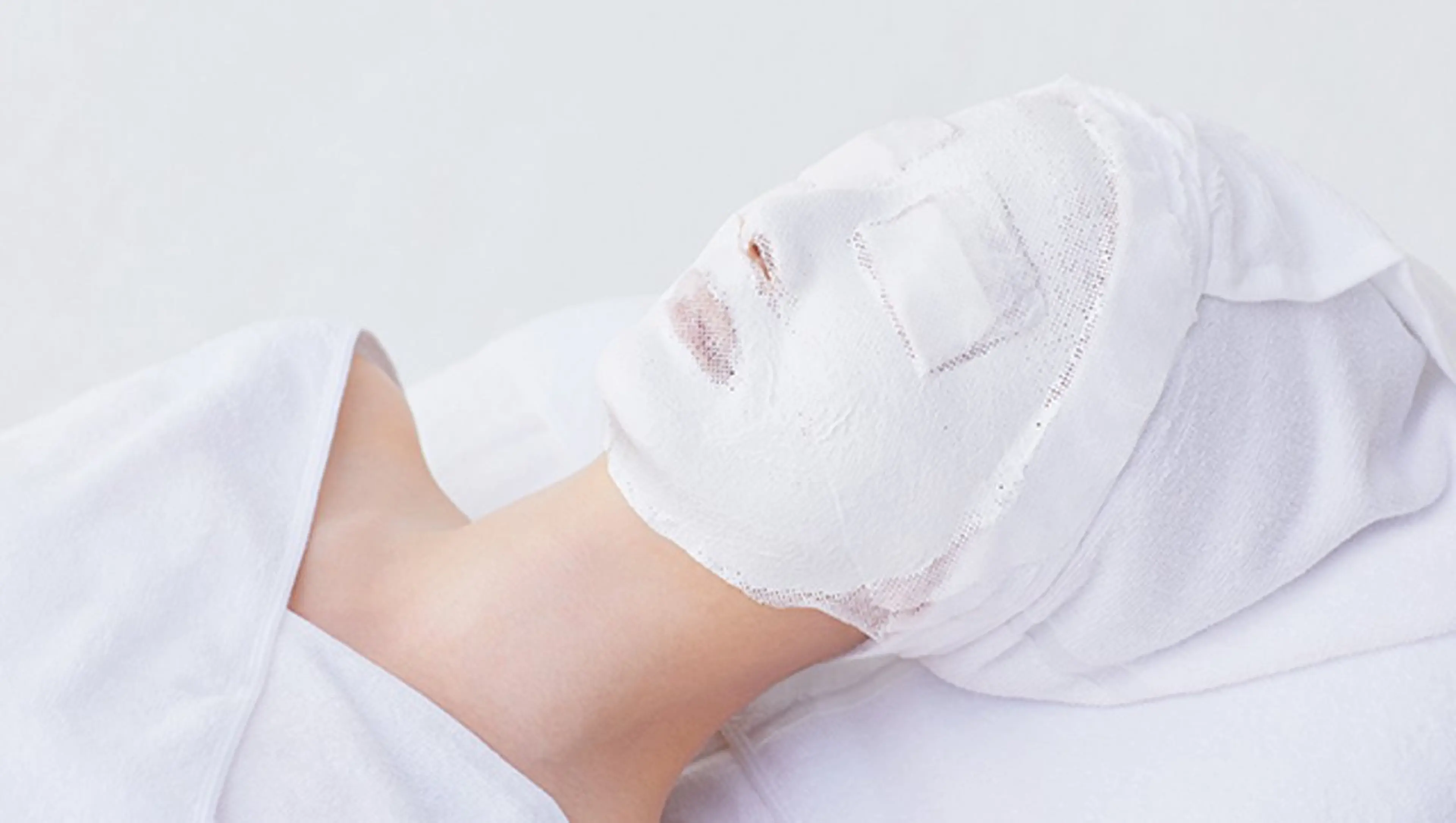 ミニモ限定価格学割24歳以下限定 美白スペシャル・ネックオプションスペシャルコースエステ 90分（メイク込み）の写真