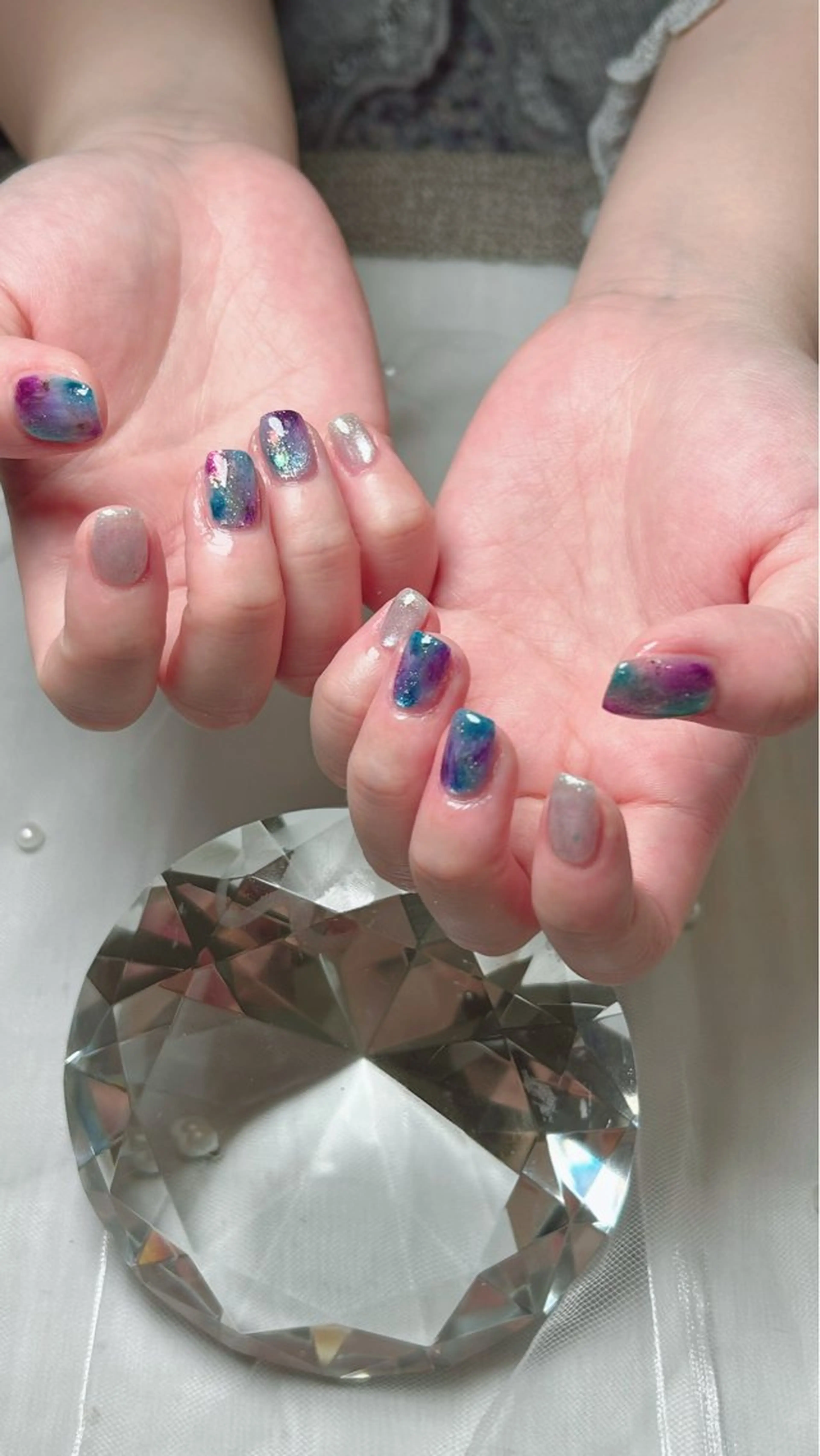 ネイル オーロラネイル フラワーネイル フレンチネイル キラキラネイル ラメ(グリッター) ハンドネイル Cute Tips nailのネイルデザイン