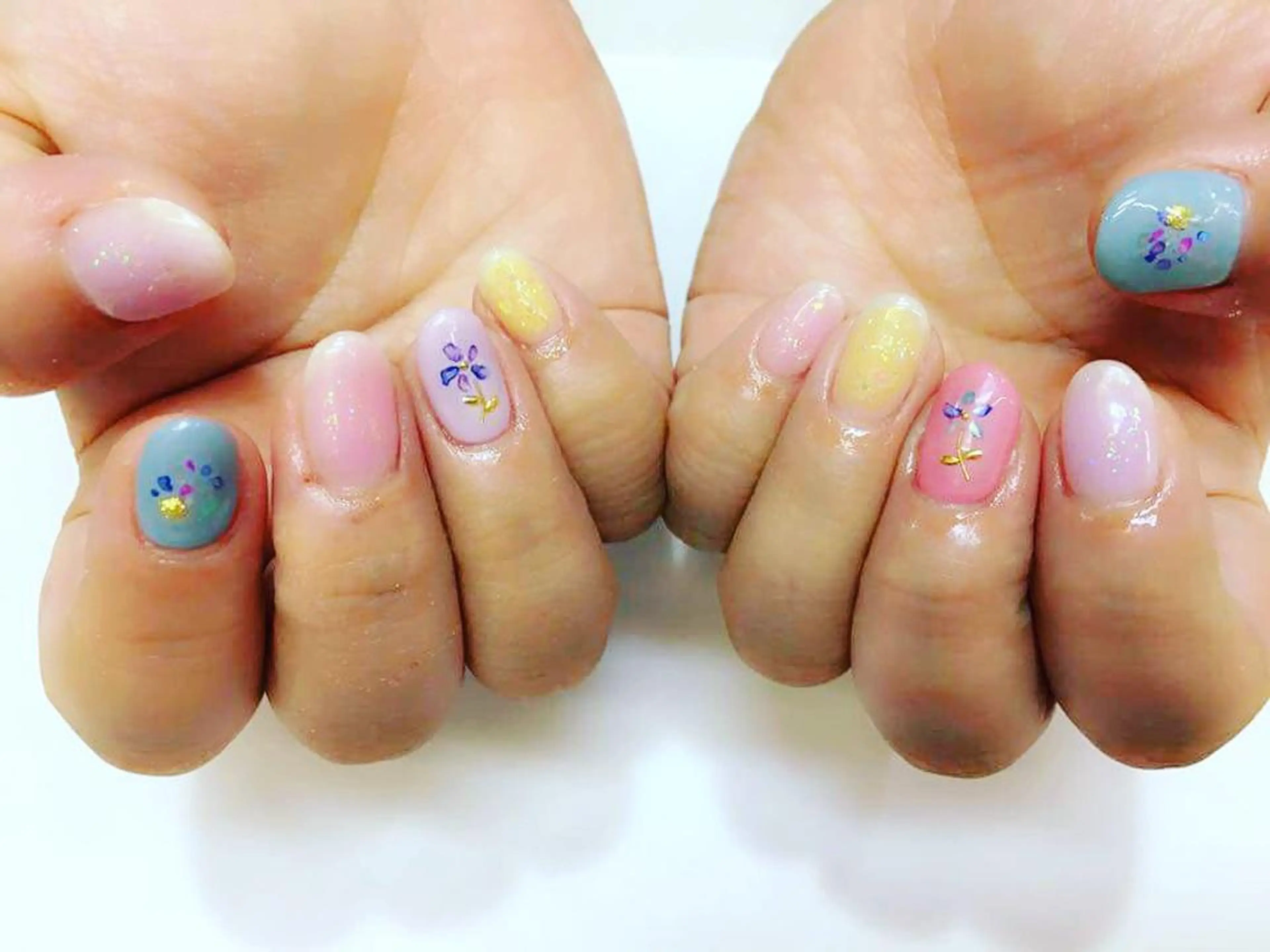 ミディアム カラー ネイル NAILSGOGO shibuyaのネイルデザイン