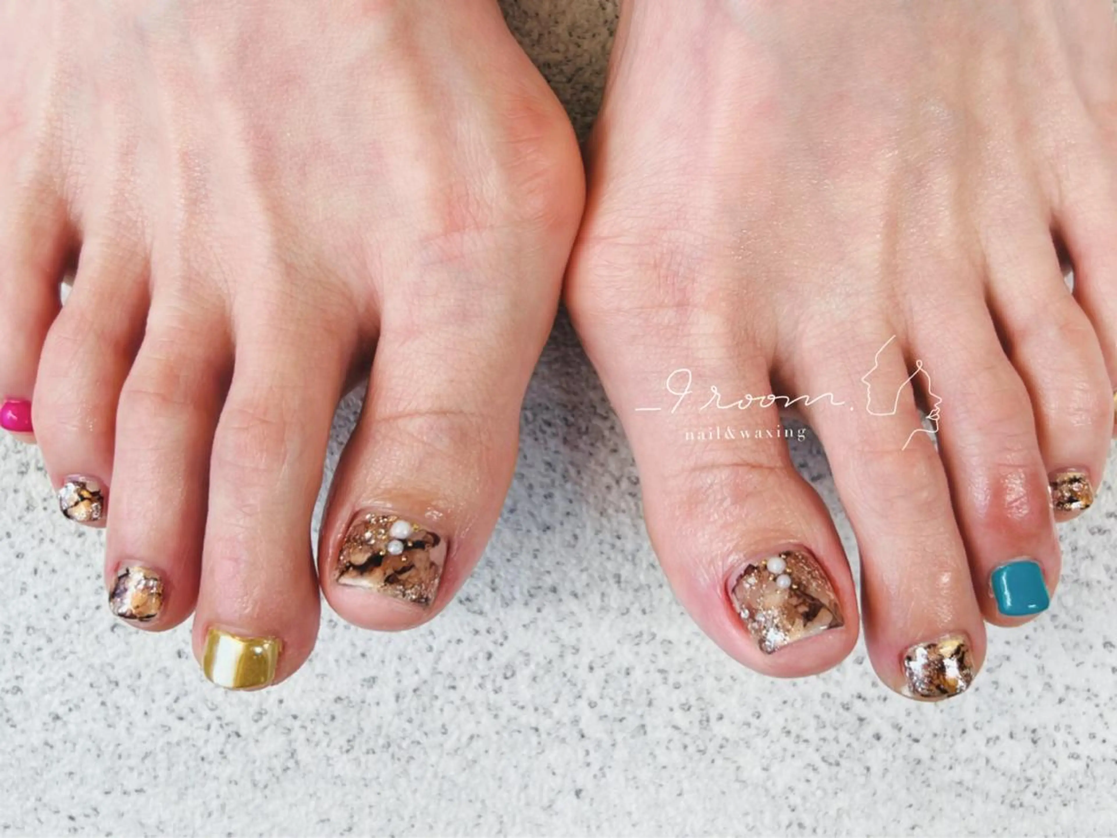 ネイル ブルー フットネイル ミラーネイル ニュアンスネイル ピンク _9 room. Yoshimiのネイルデザイン