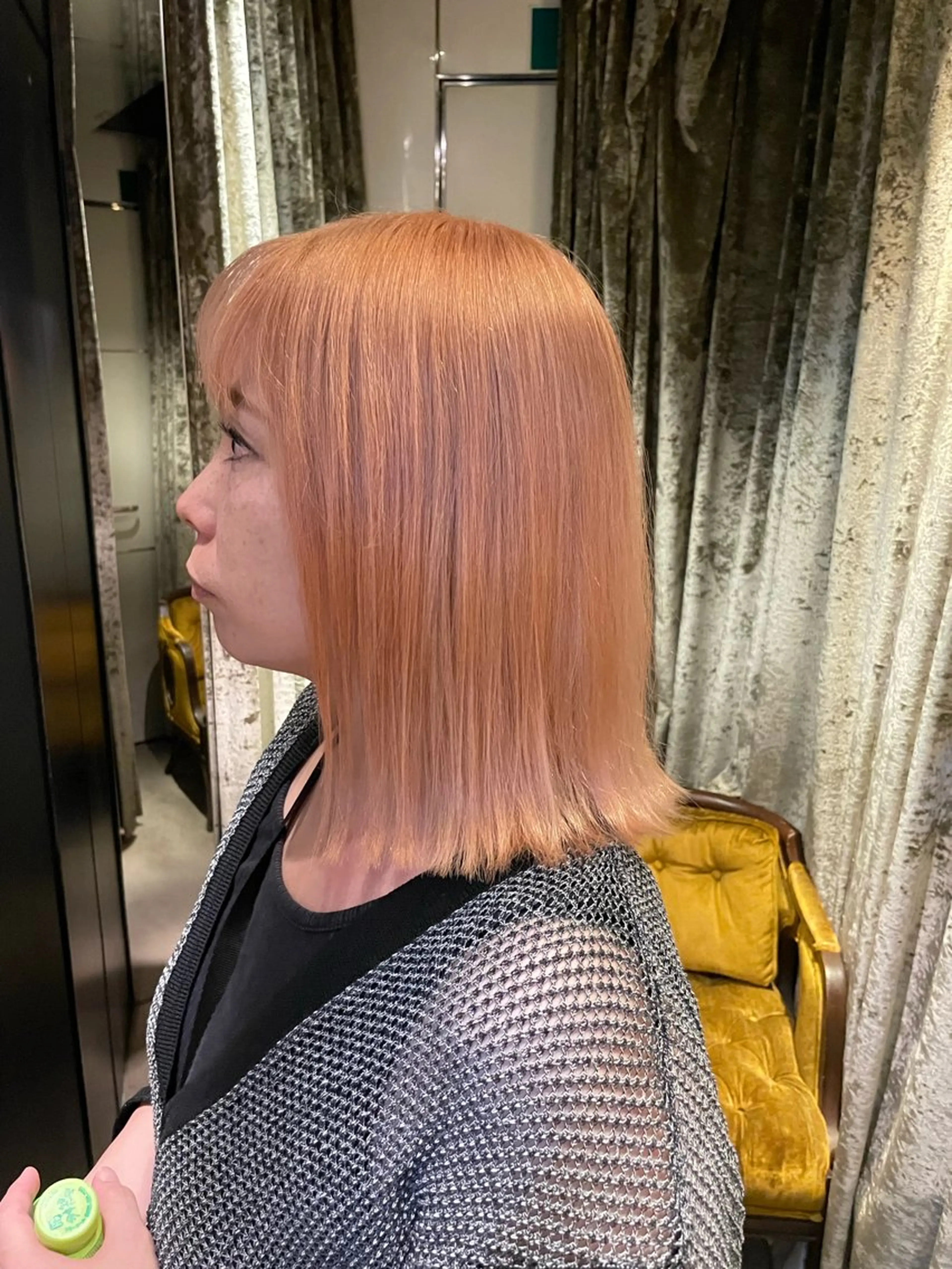 ミディアム カラー 切りっぱなしボブ ベージュカラー ダブルカラー ハイトーンカラー ハイトーンオレンジ カット ヘアカラー トリートメント VERONIQUE所属・山本 雅由のヘアスタイル