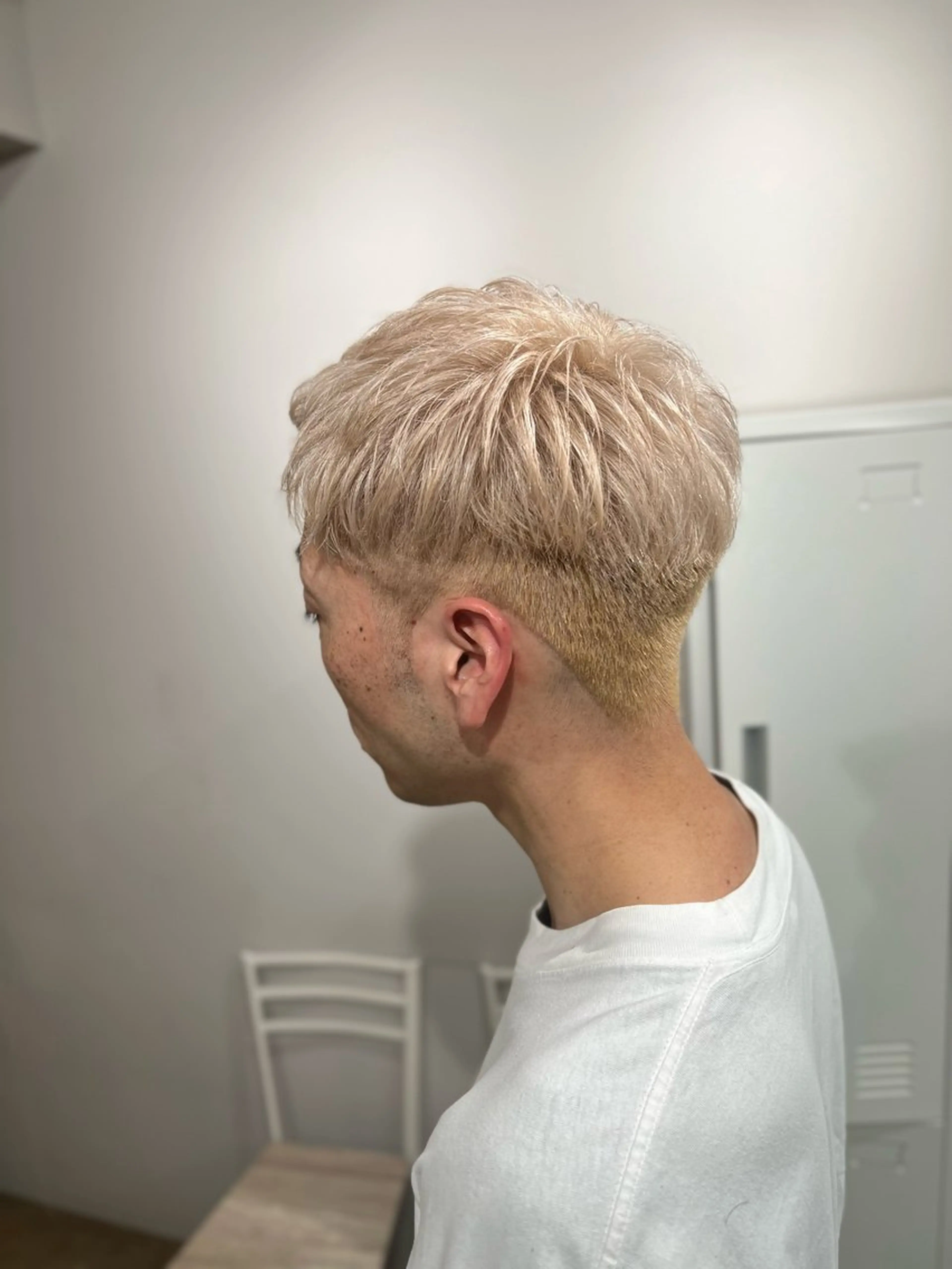 カラー メンズ メンズブリーチ メンズ韓国風 メンズウルフカット ベージュカラー ブリーチ カット ヘアカラー トリートメント ブリーチ/髪質改善/ レイヤー/YUTO‎のヘアスタイル