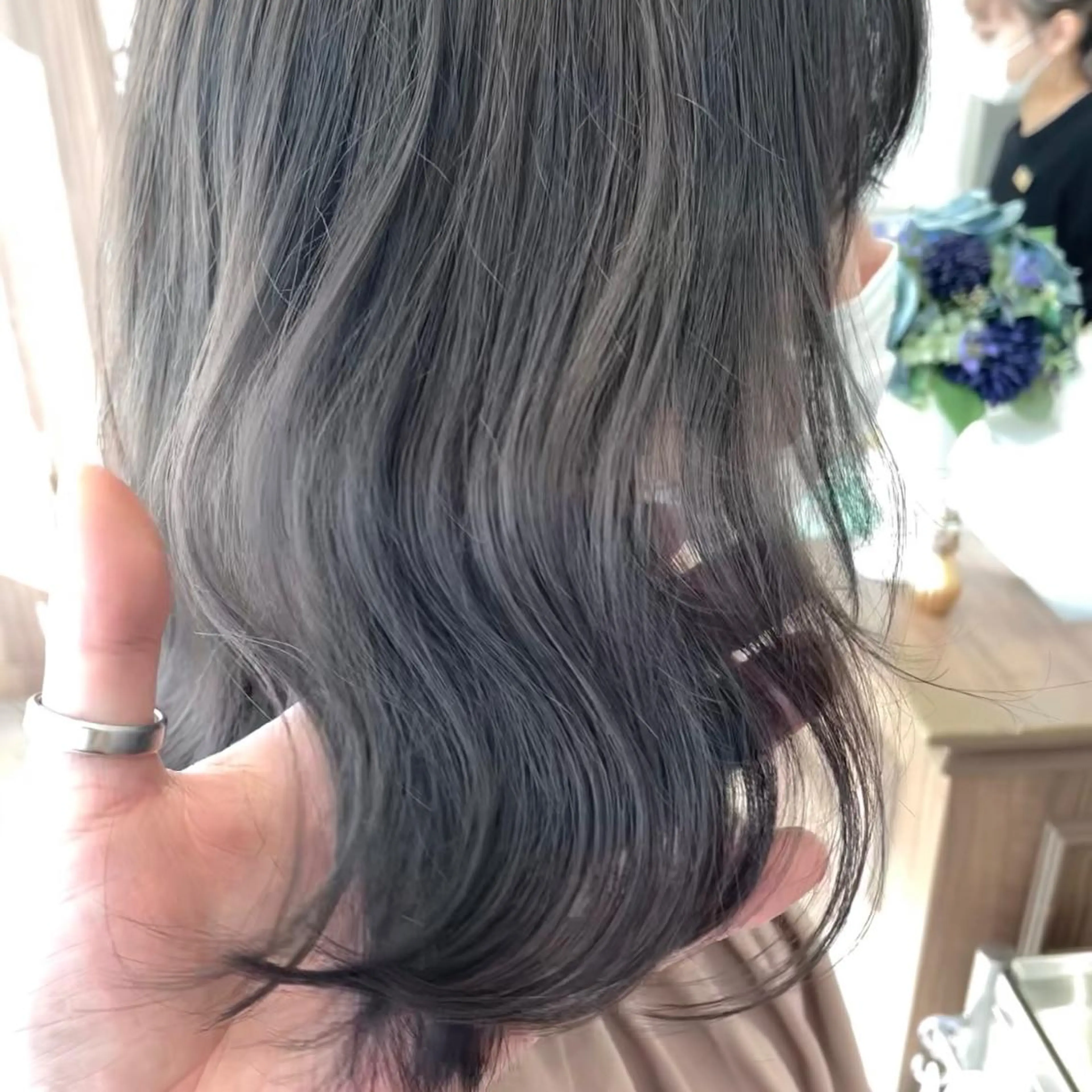 セミロング カラー ナカタケ ユウのヘアスタイル