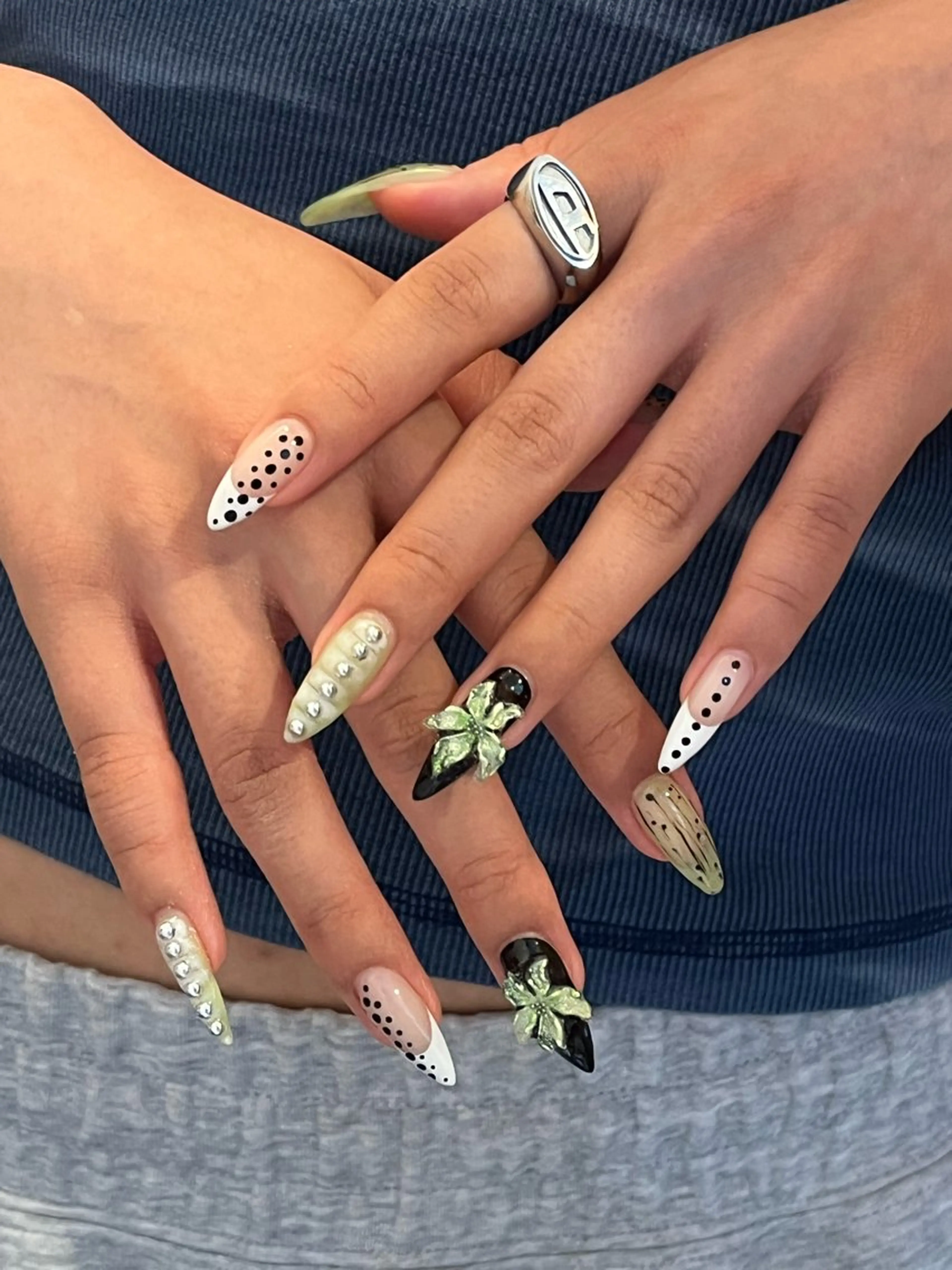 ネイル 文 /個性派ネイルのネイルデザイン