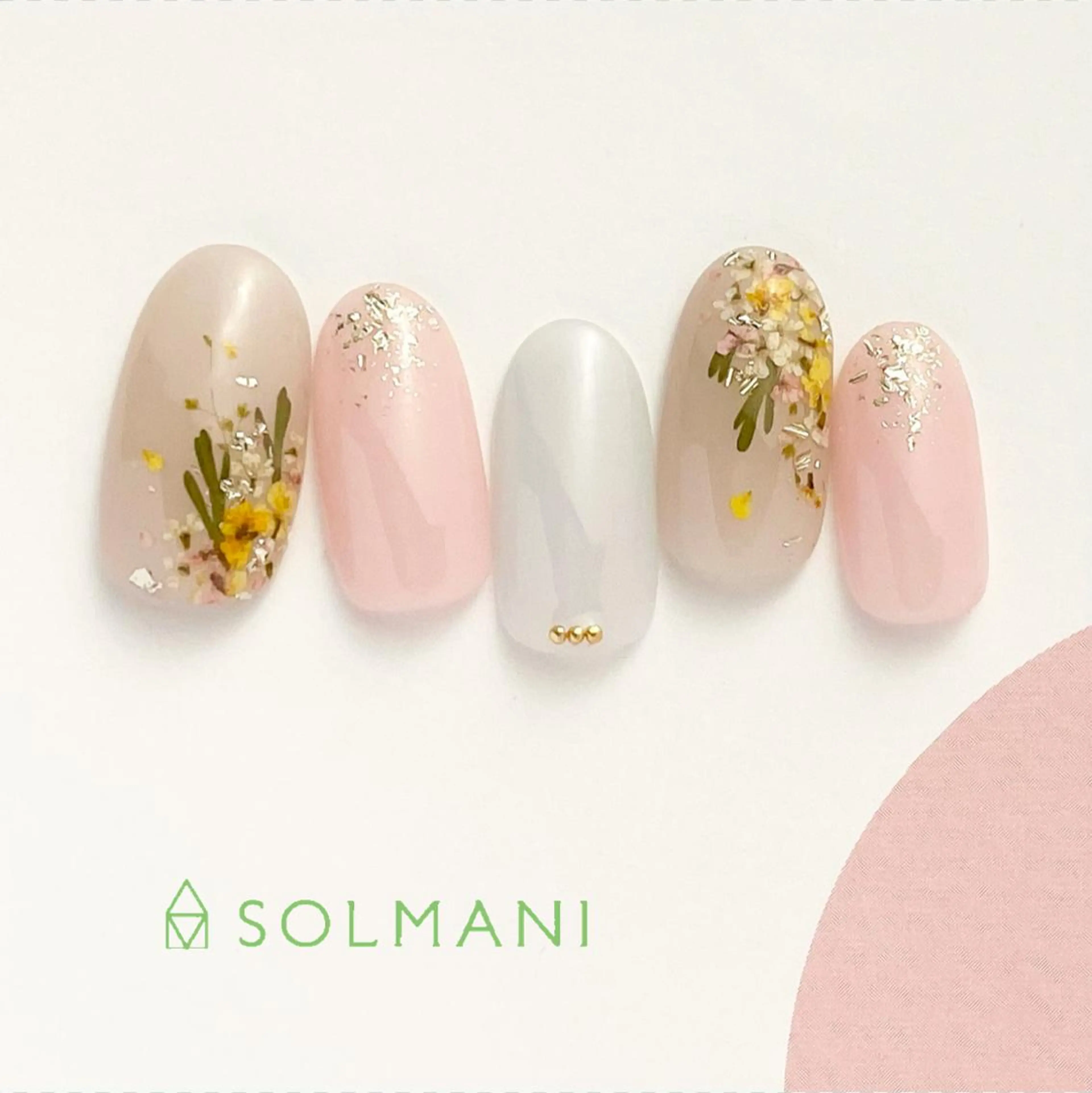 ネイル SOLMANI 予約担当のネイルデザイン