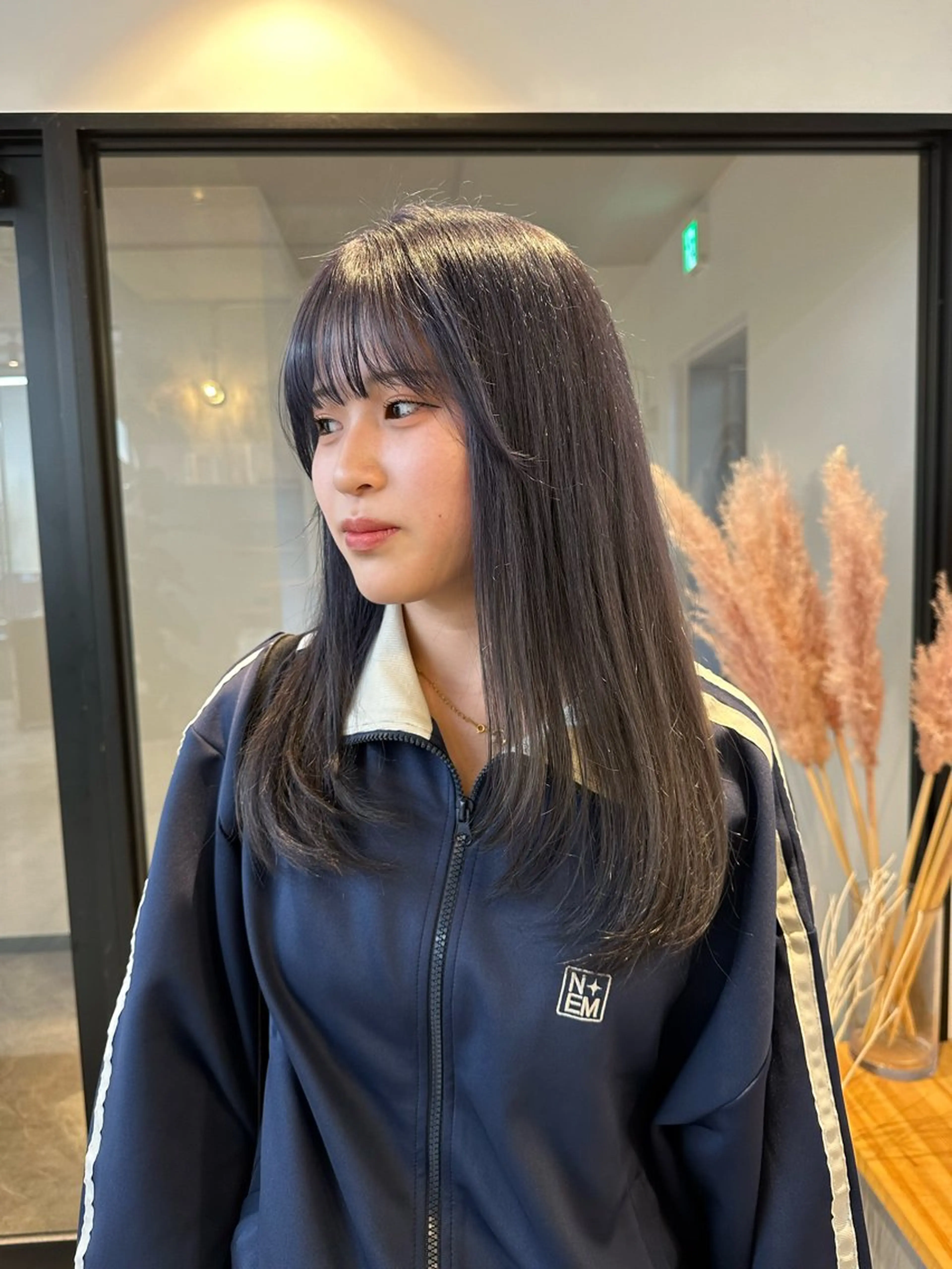 ミディアム カラー yuika .のヘアスタイル