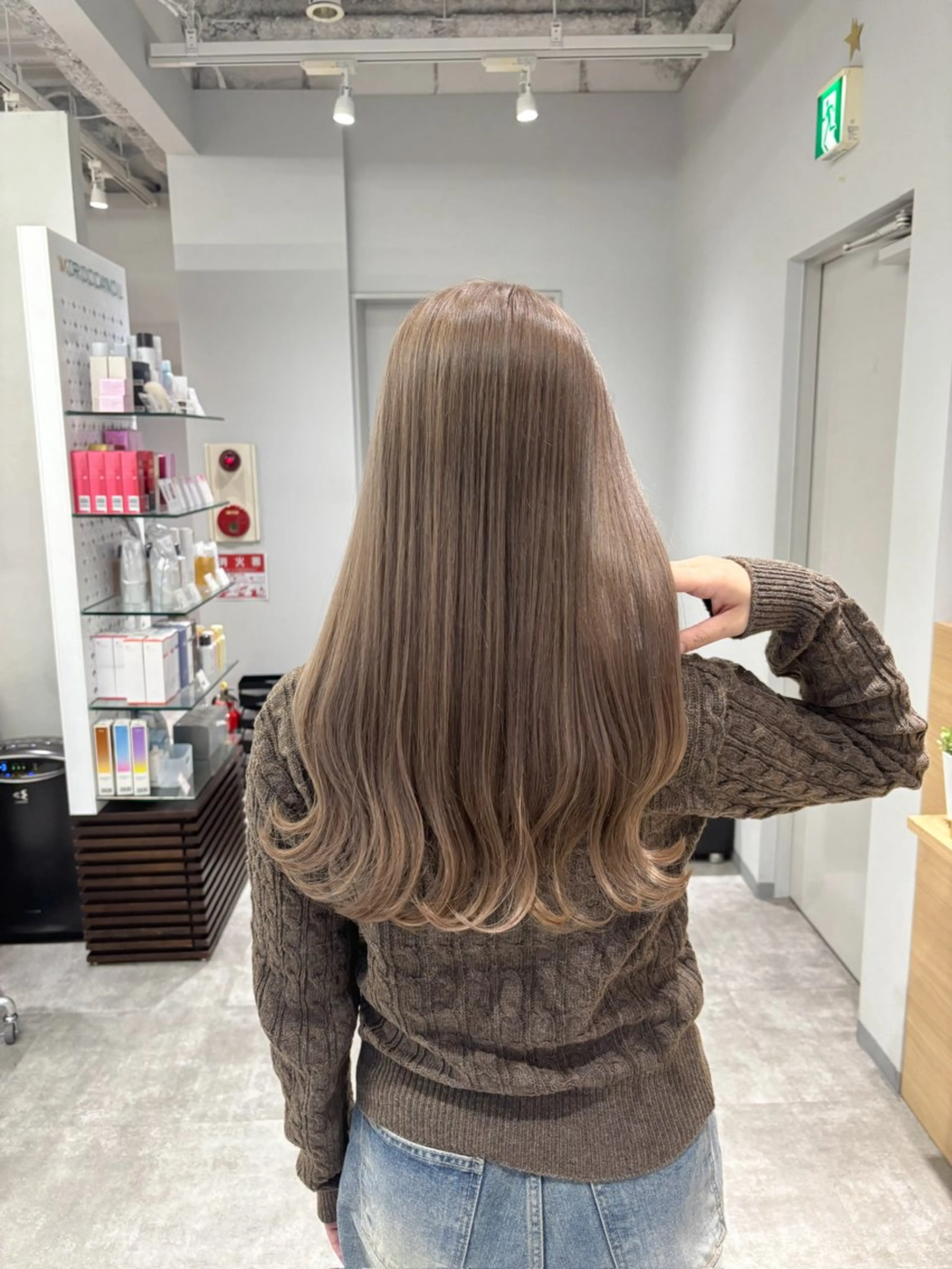 ロング 服部 真希のヘアスタイル