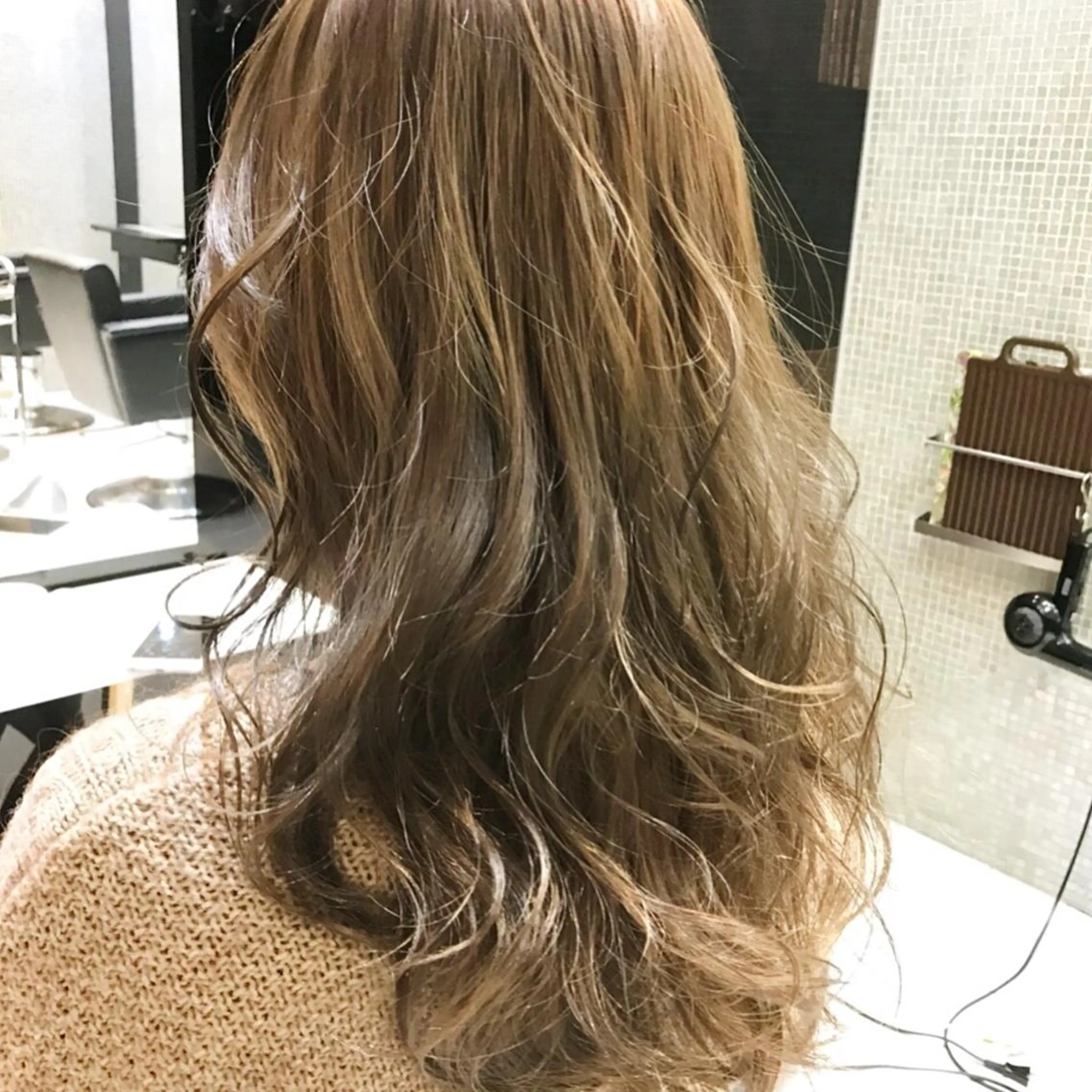 ロング カラー ベージュカラー ブリーチ ハイトーンカラー ミルクティーベージュ ヘアカラー トリートメント ✨ハイトーン✨透明感 ✨生神　優季のヘアスタイル