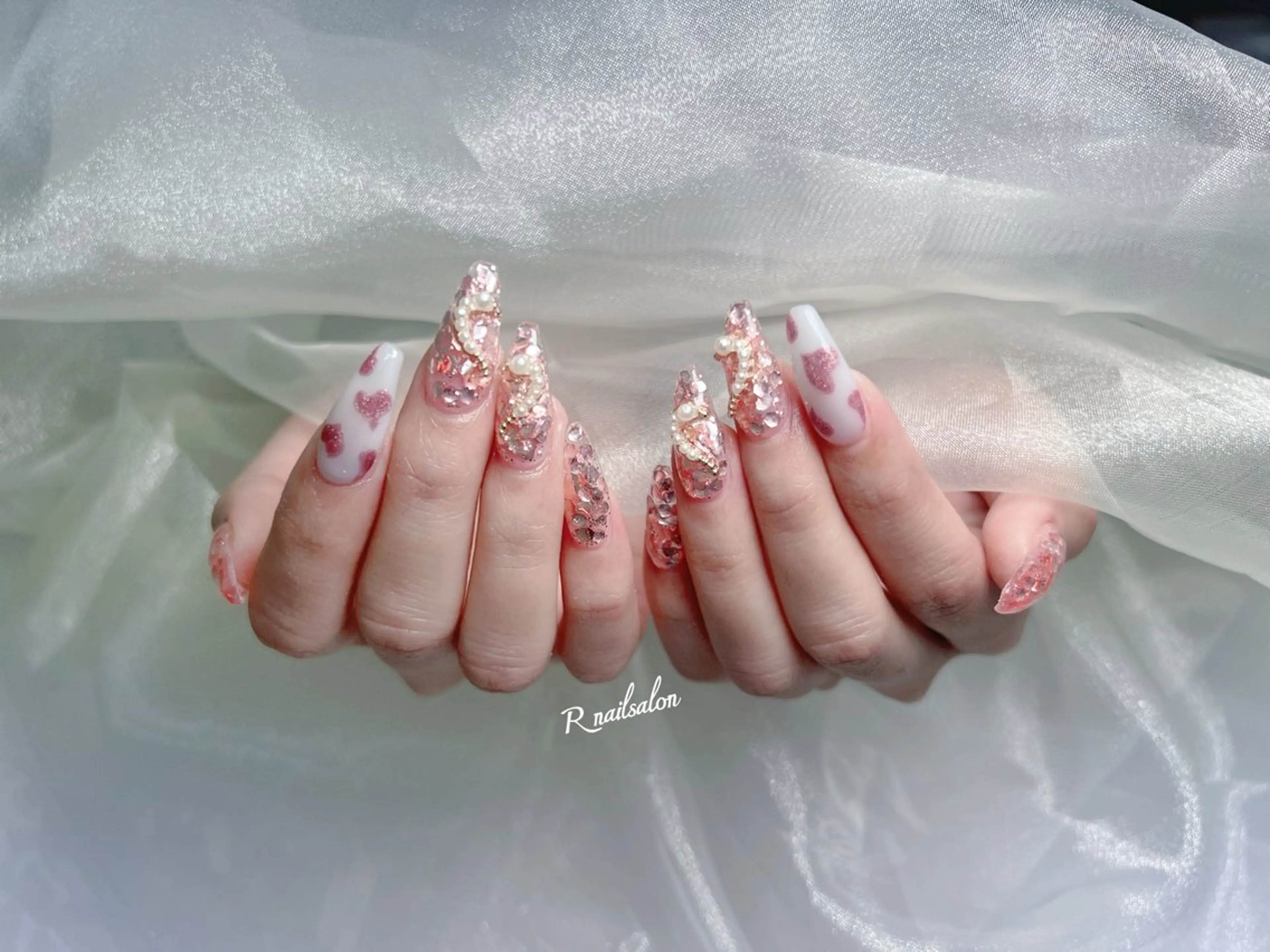 ロング R NAILSALONのネイルデザイン