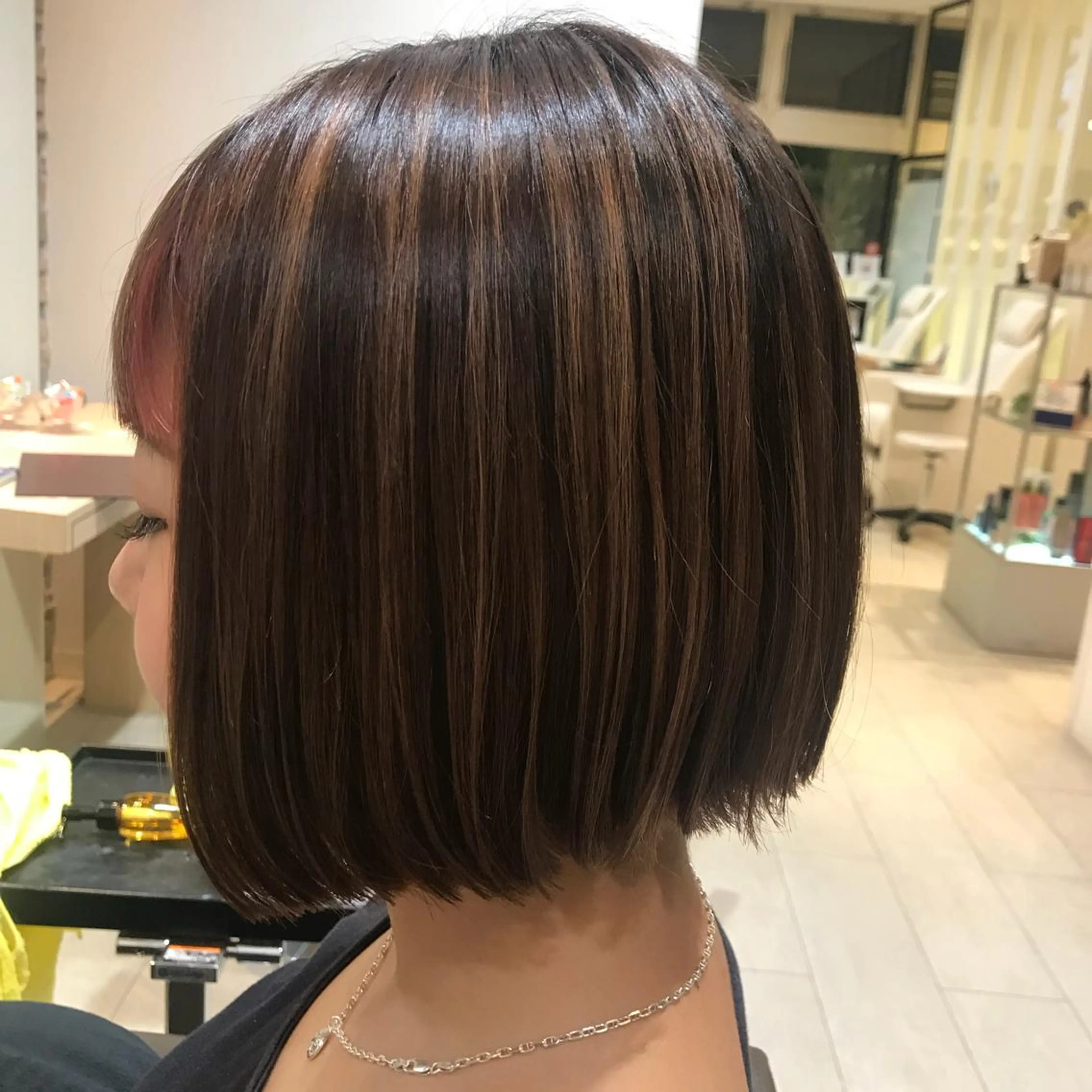 ショート カラー ボブ カット ヘアカラー 阿部 響香のヘアスタイル