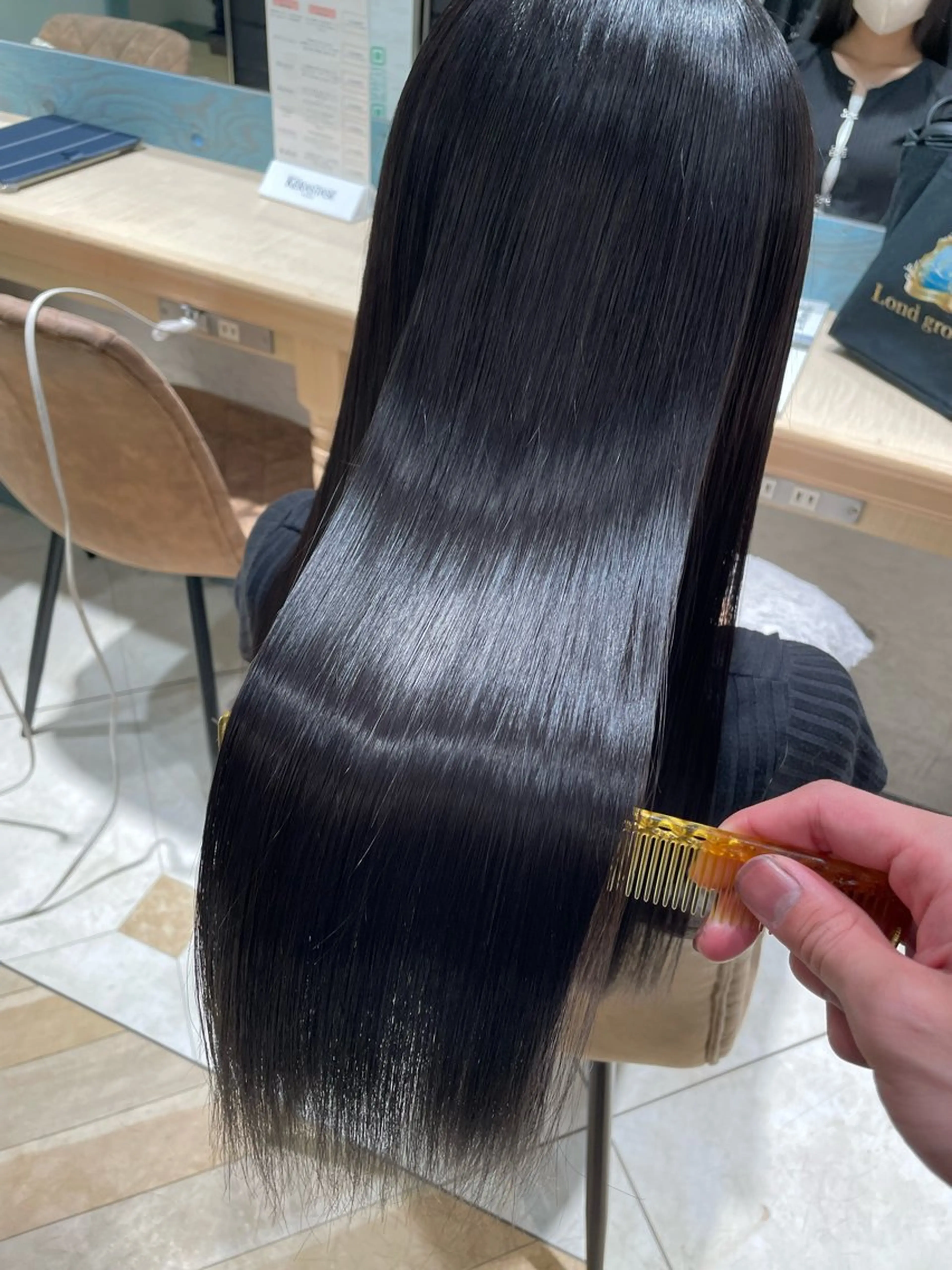 ロング 🥇KEN /レイヤー/艶カラーのヘアスタイル