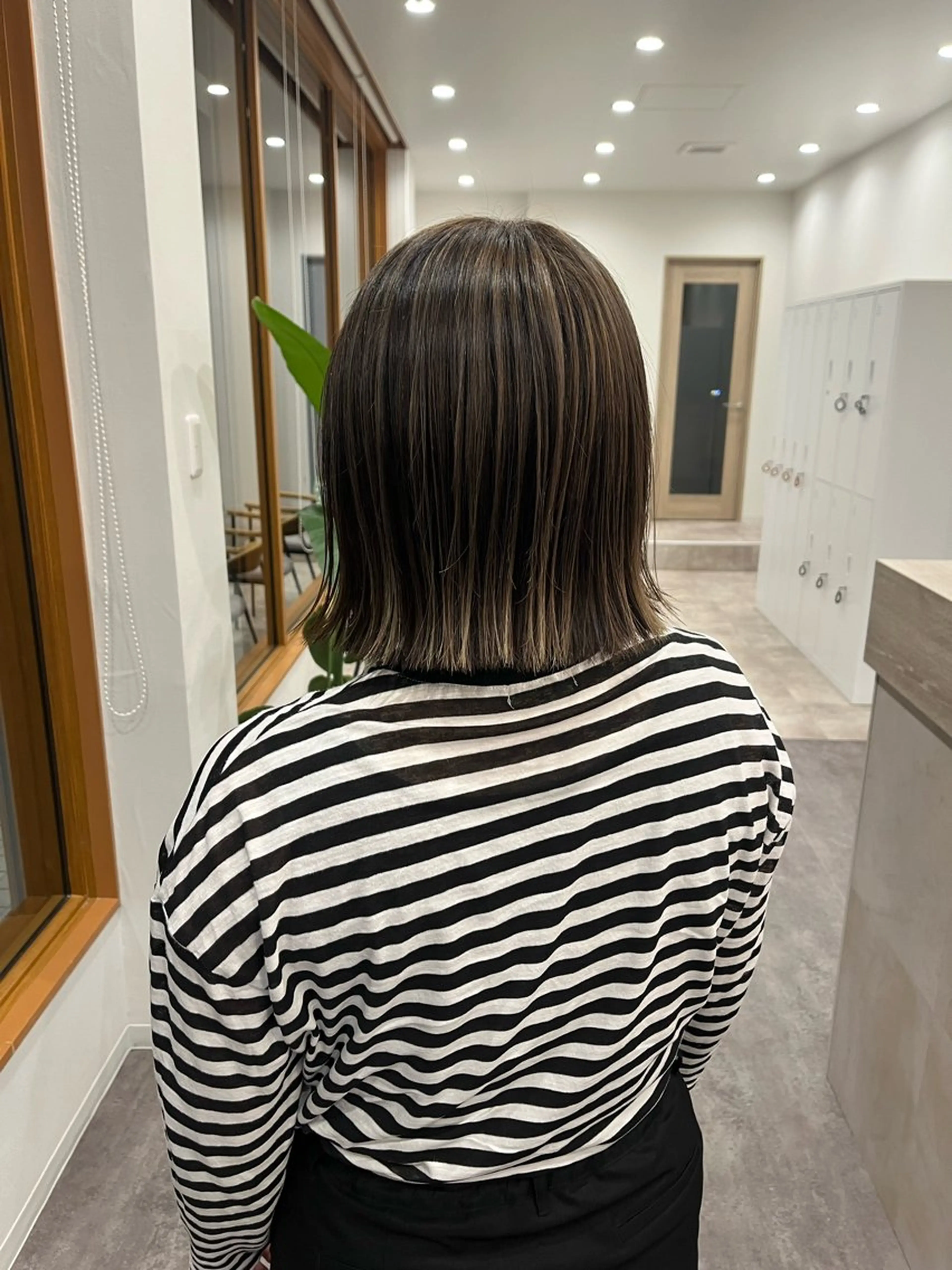 カラー ブリーチ 金井 美悠のヘアスタイル