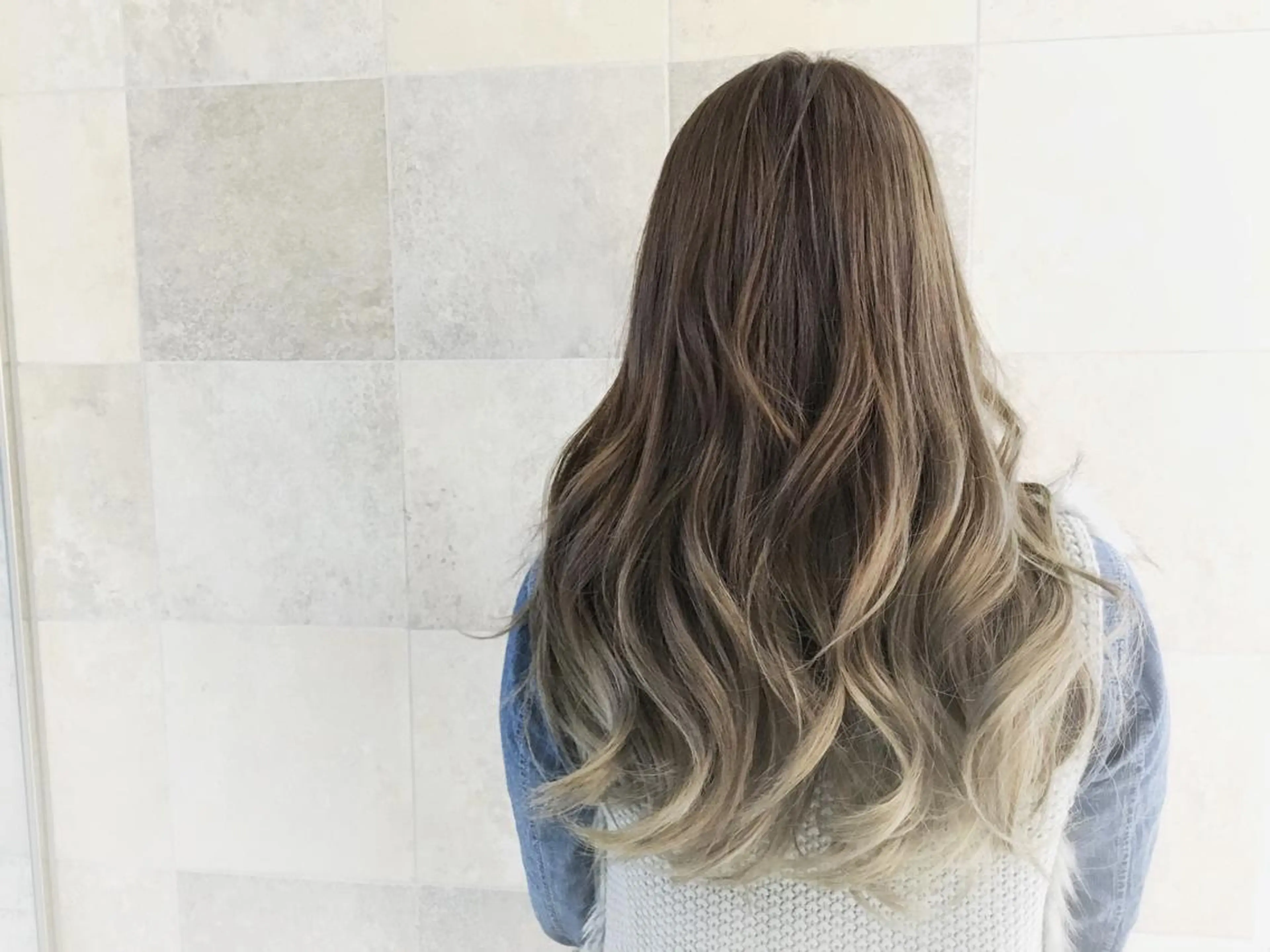 セミロング カラー グラデーションカラー カット ヘアカラー カット／メンズカット 藤田麻衣のヘアスタイル