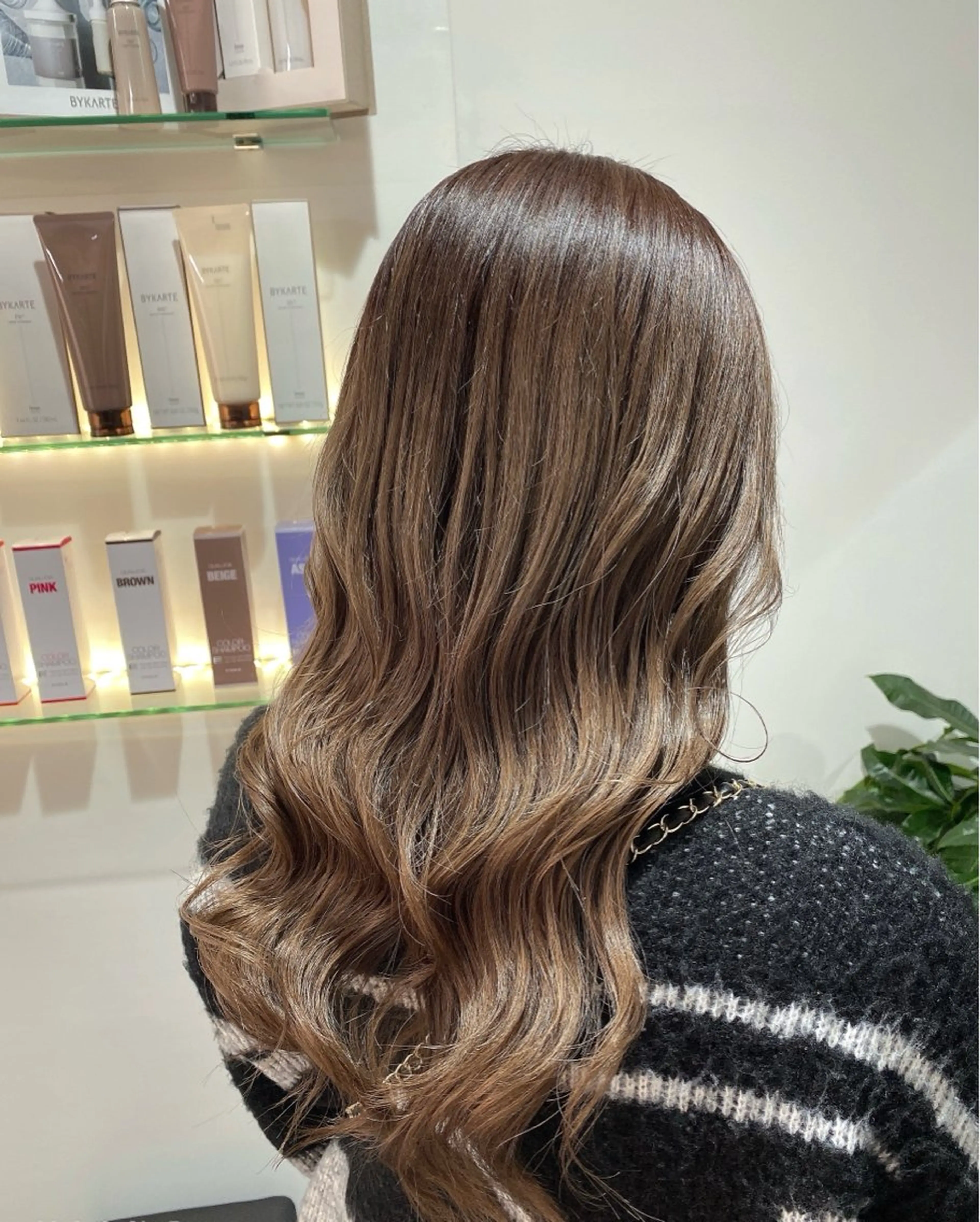 カラー グレージュ 上村 恵里佳のヘアスタイル