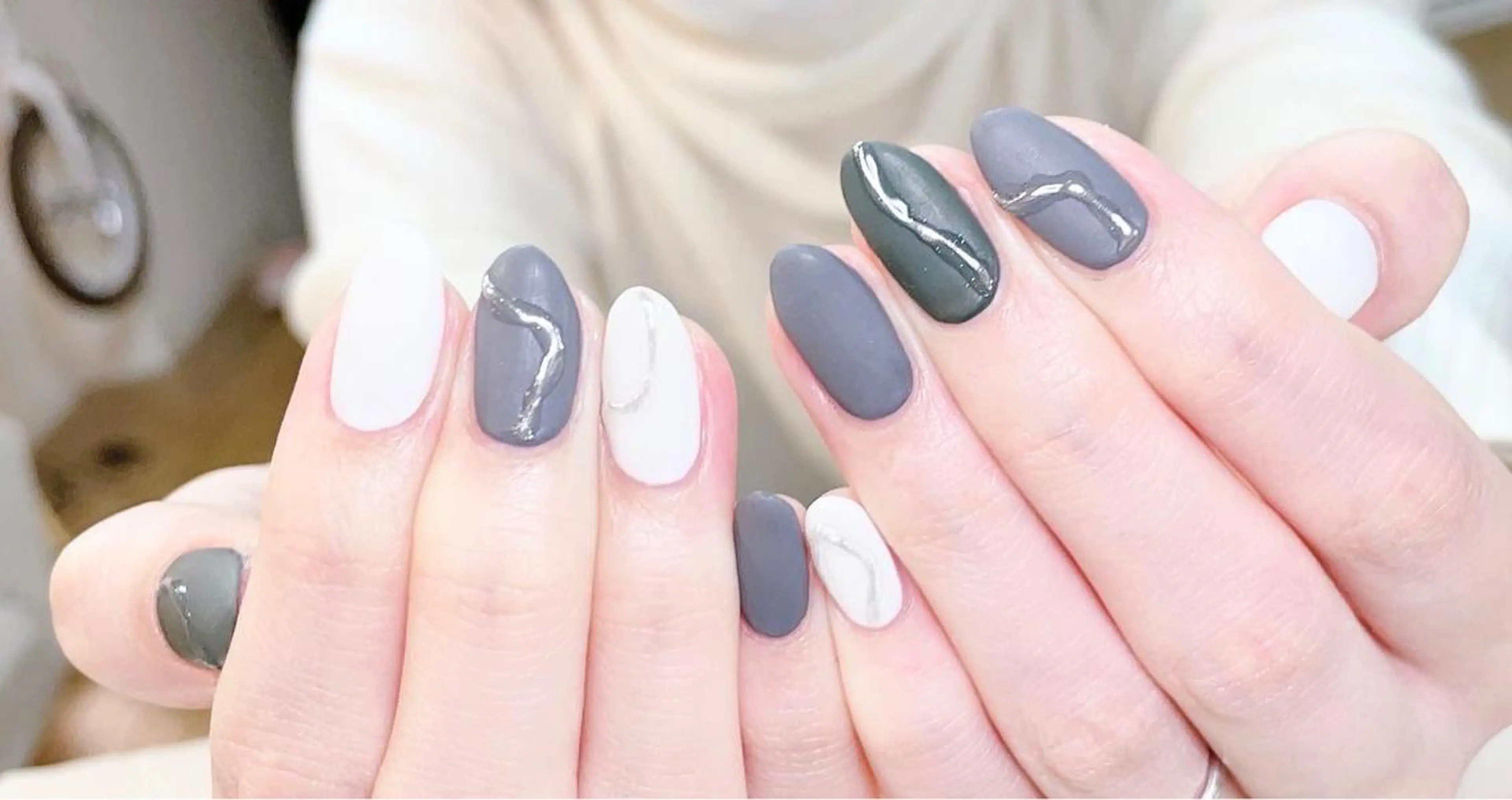 ネイル マットネイル ミラーネイル manis .のネイルデザイン